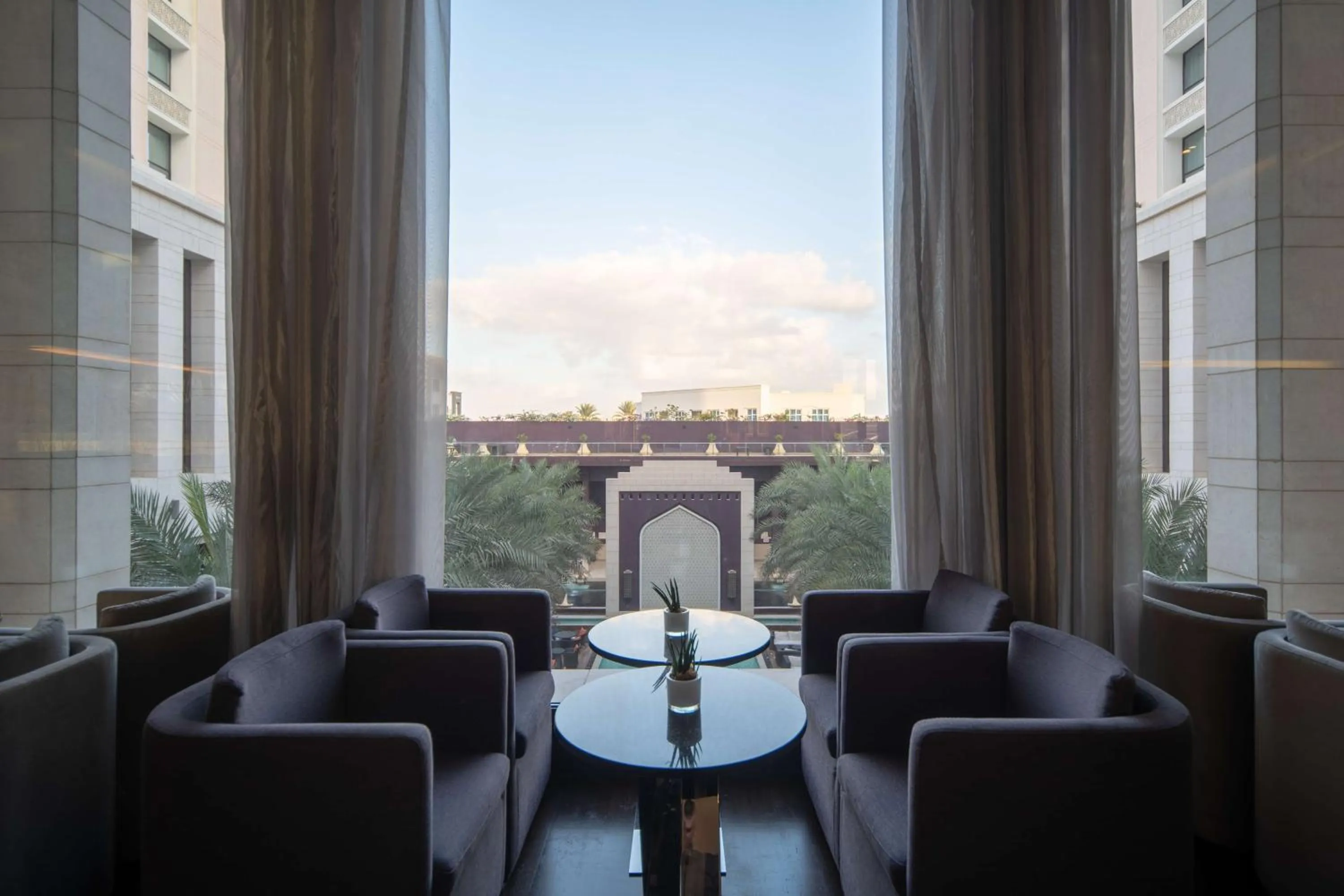 Restaurant/places to eat in Radisson Collection Muscat, Hormuz Grand