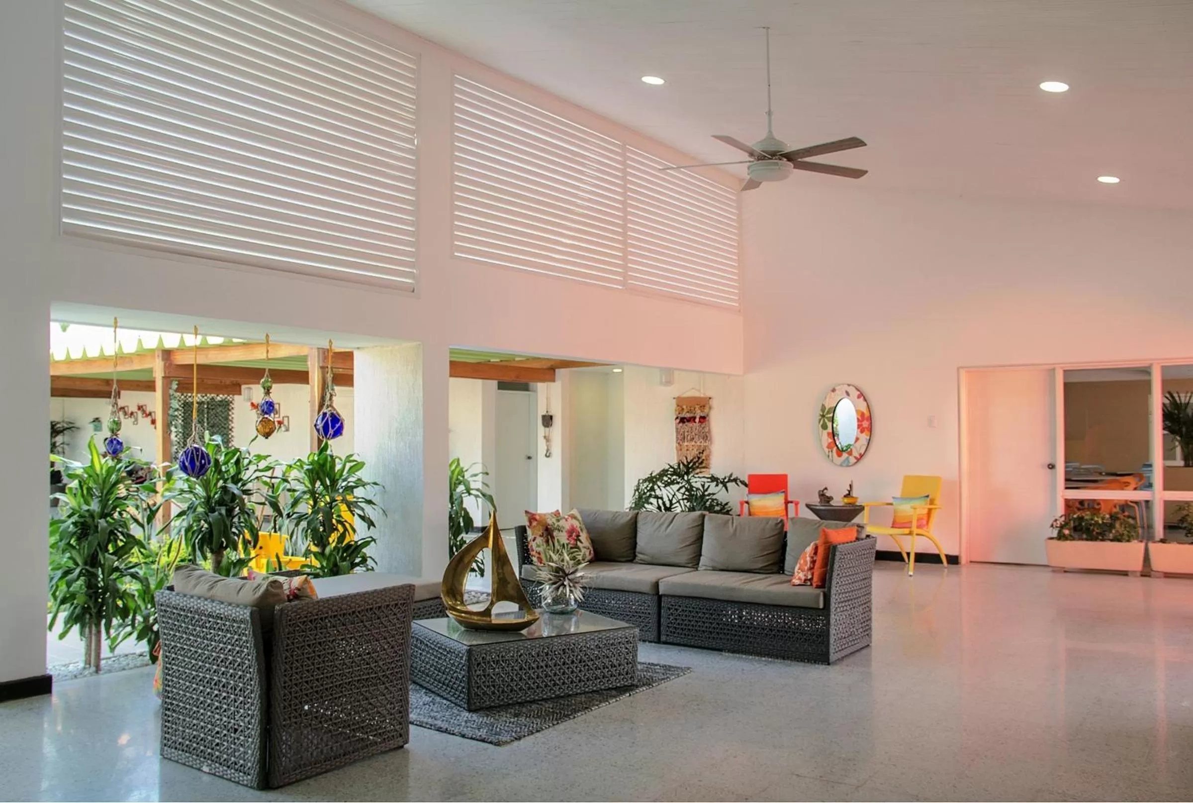 Communal lounge/ TV room, Seating Area in Hotel Gimaura