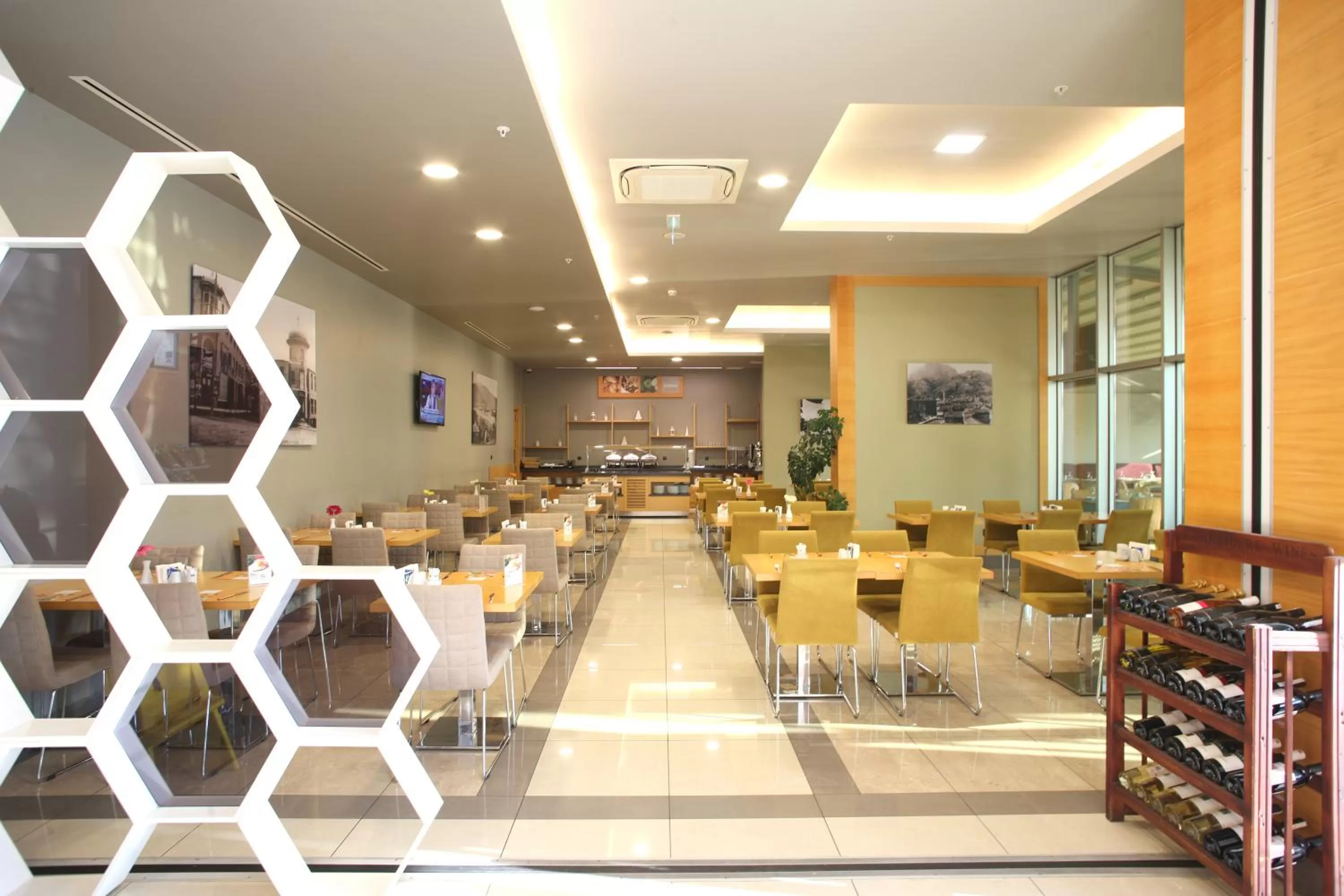 Restaurant/places to eat in Holiday Inn Express Manisa-West by IHG