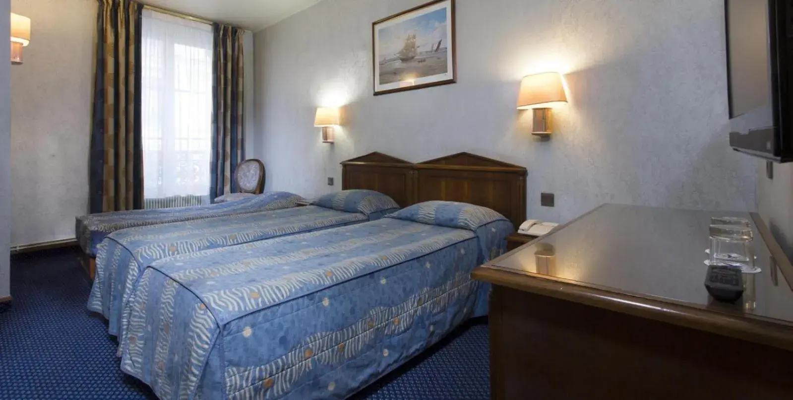 Standard Twin Room with Sofa - single occupancy in Hotel Meslay Republique Standard Twin Room with Sofa - single occupancy in Hotel Meslay Republique