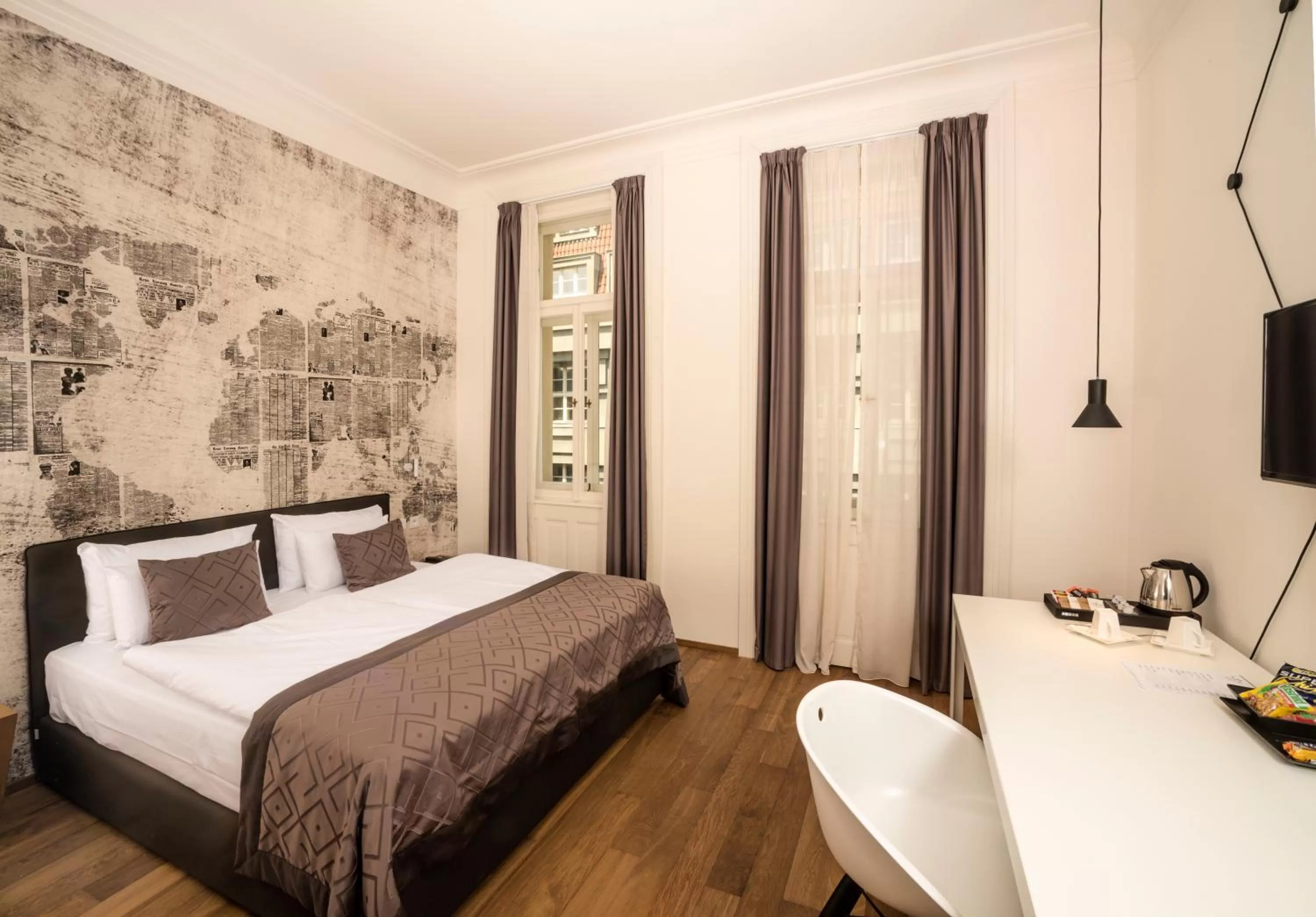 Photo of the whole room, Bed in Hotel Golden Crown