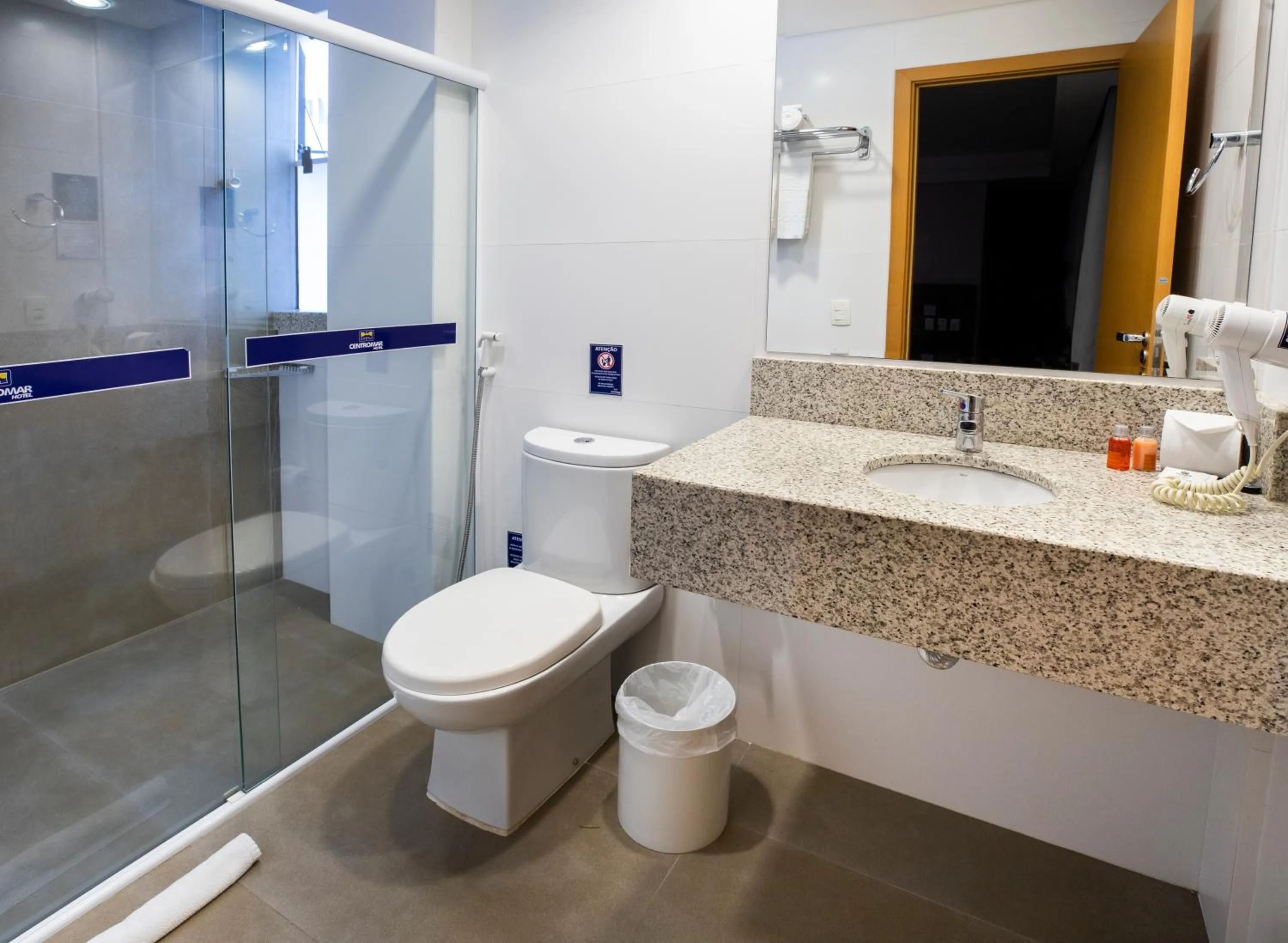 Bathroom in Centromar Hotel