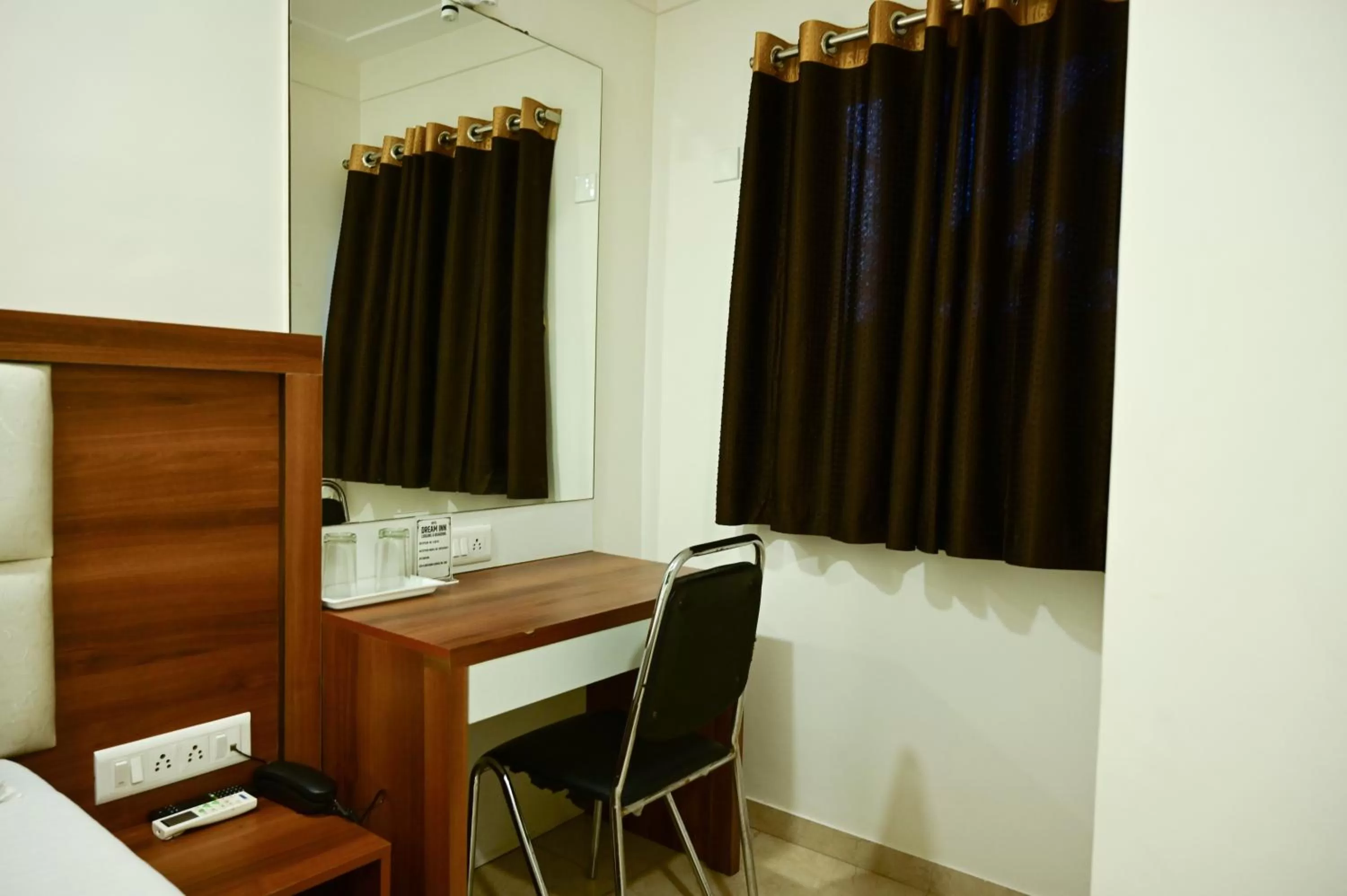 Seating area, TV/Entertainment Center in Hotel Diamora Residency