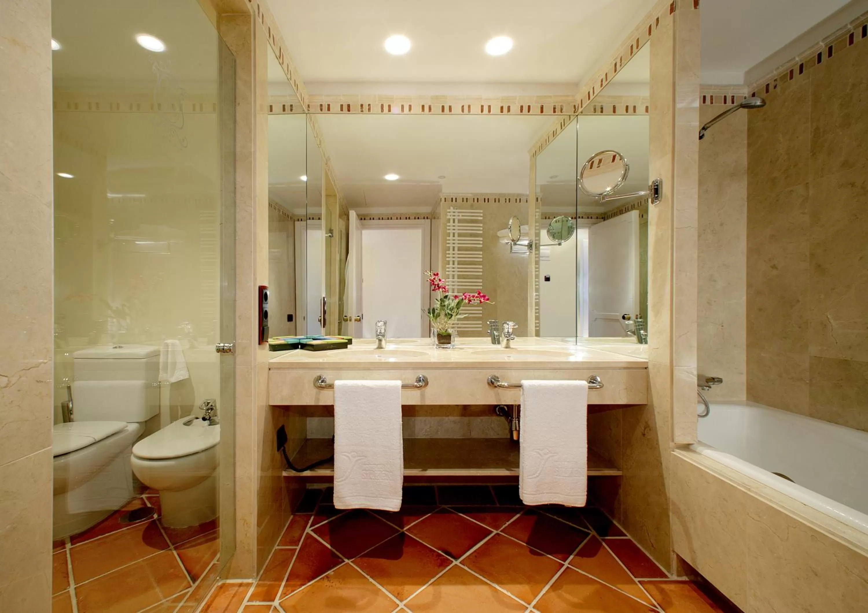 Bathroom in Hotel Cigarral el Bosque