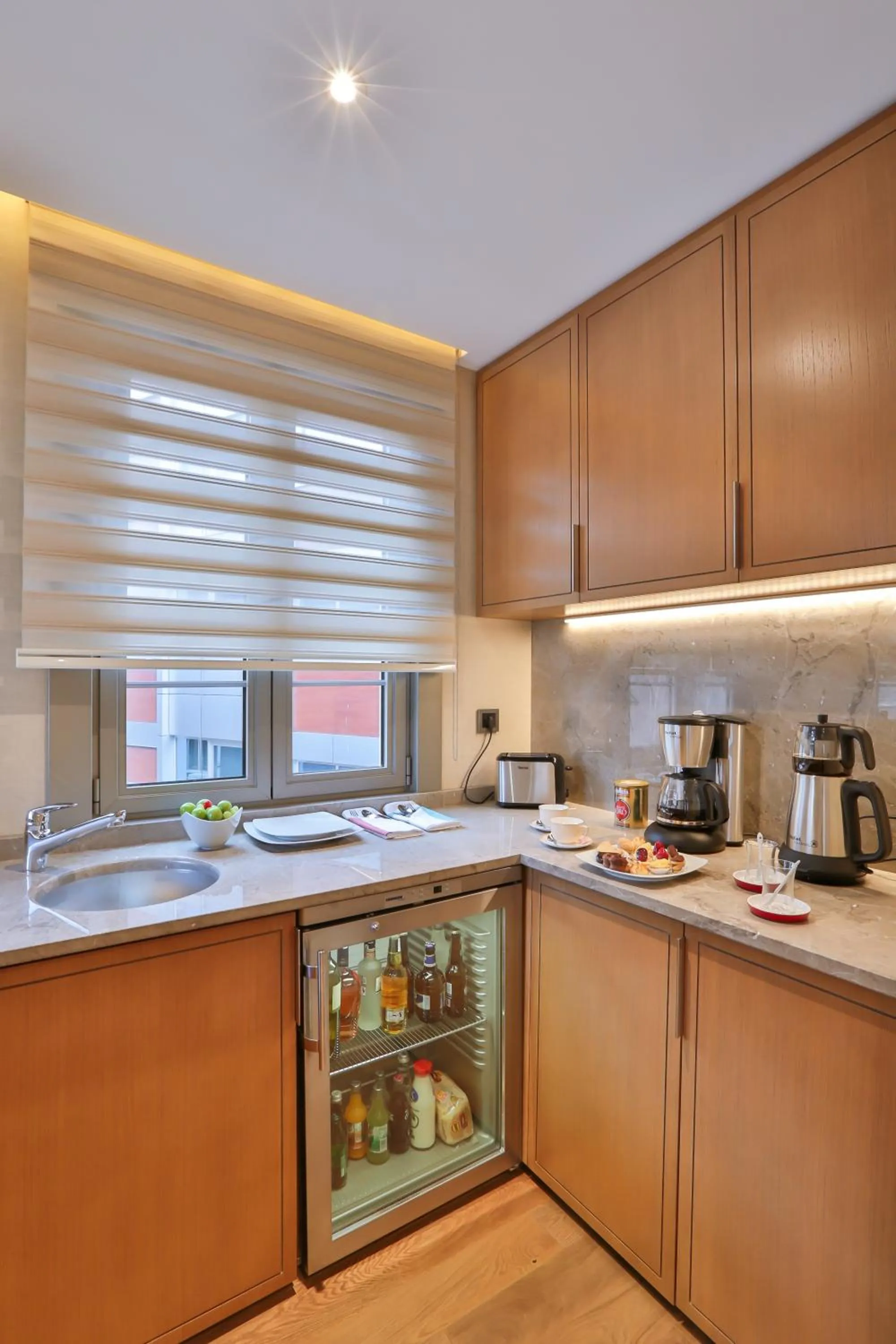 Coffee/tea facilities in Ada Suites Nisantasi