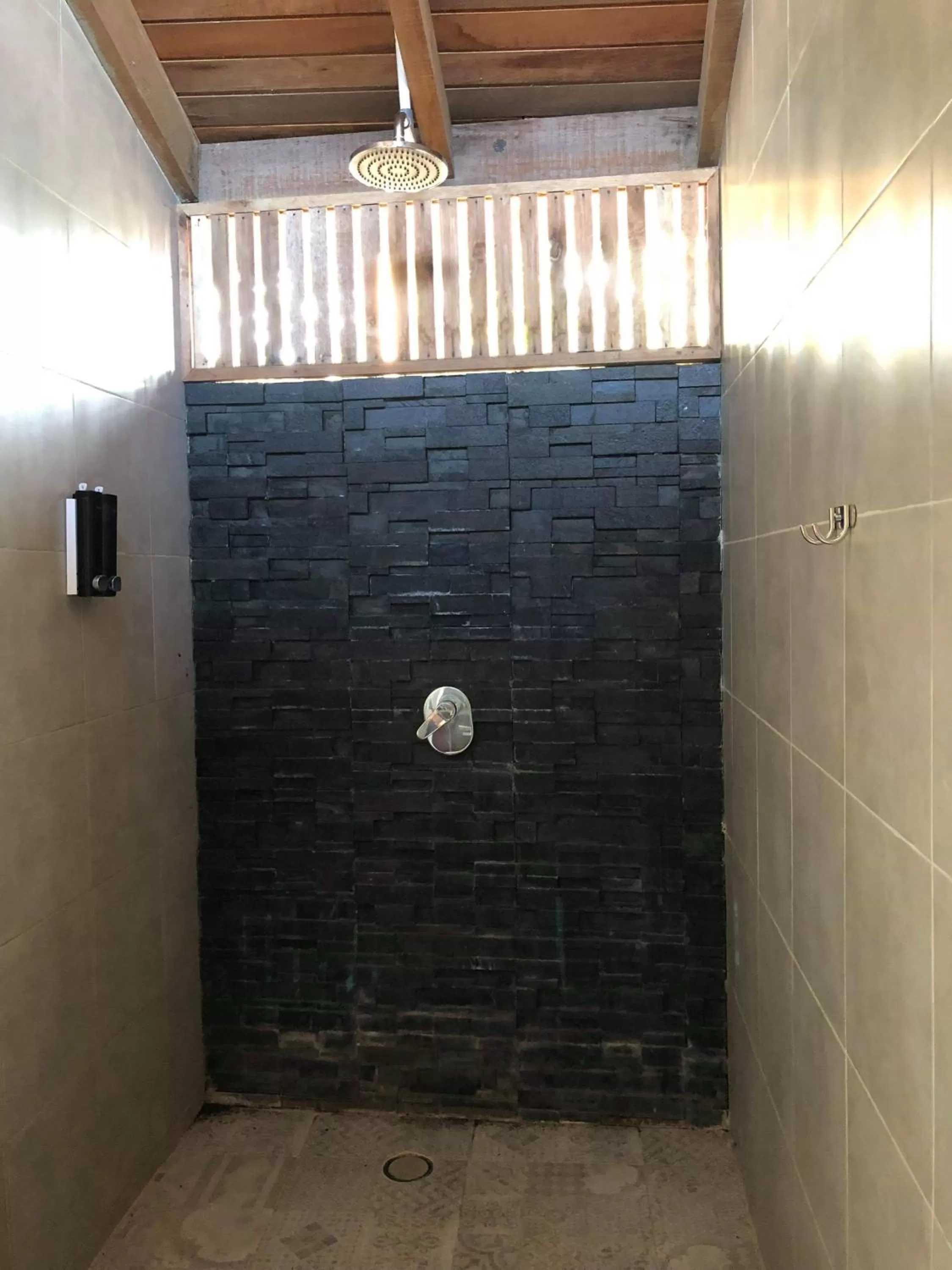 Shower in Captain Goodtimes