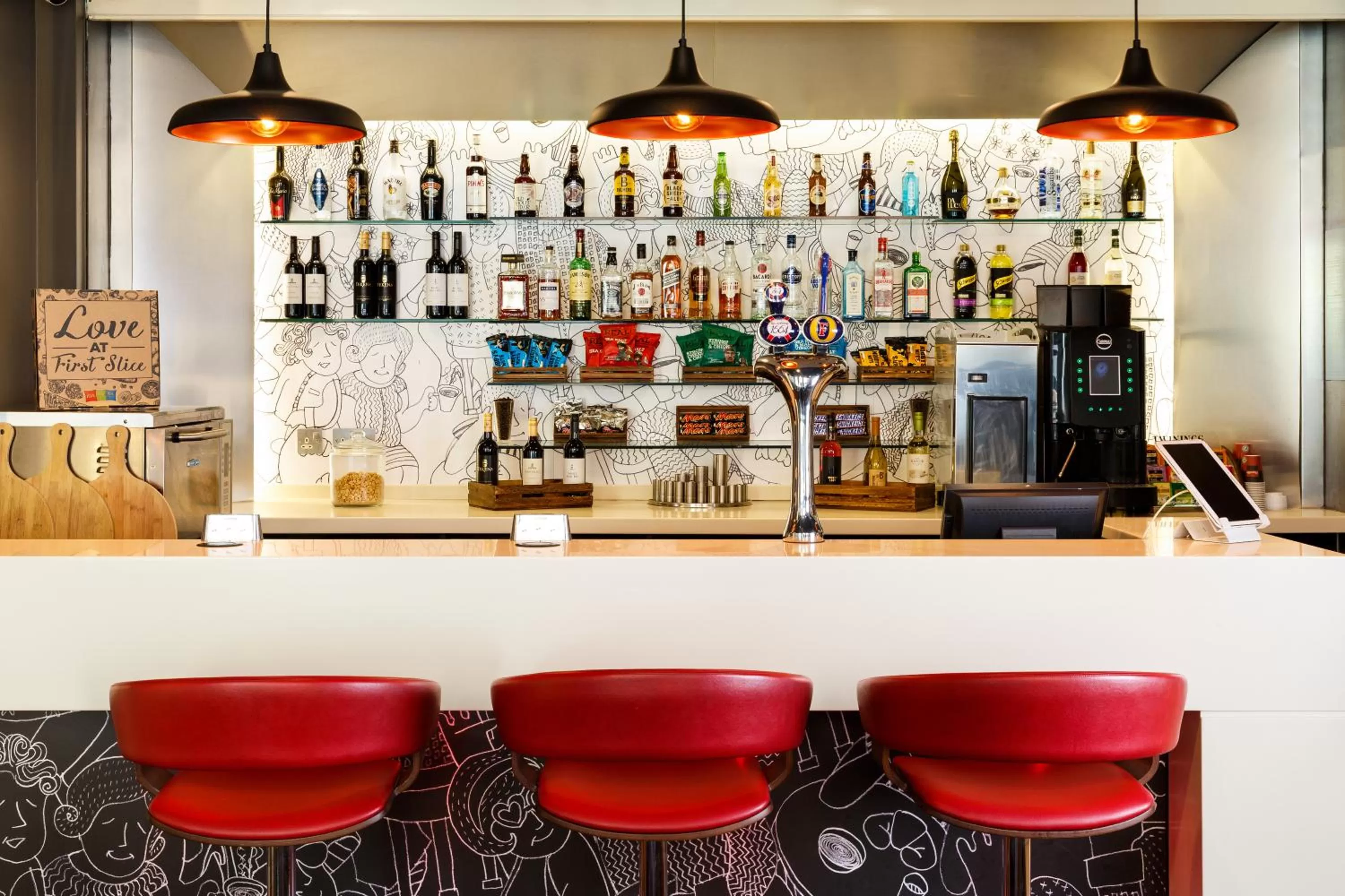 Lounge or bar in ibis Nottingham Centre