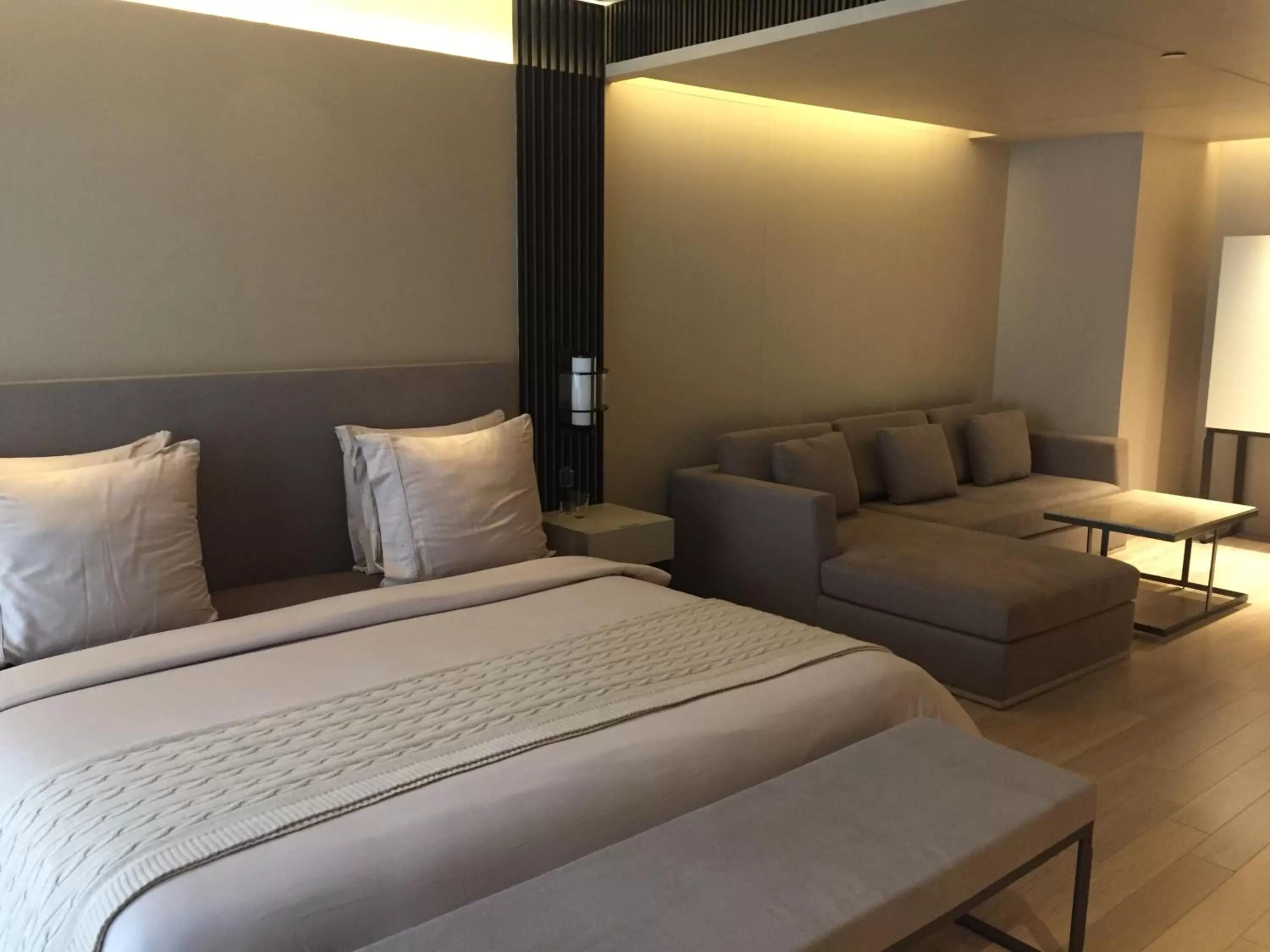 Photo of the whole room in Roseate House New Delhi