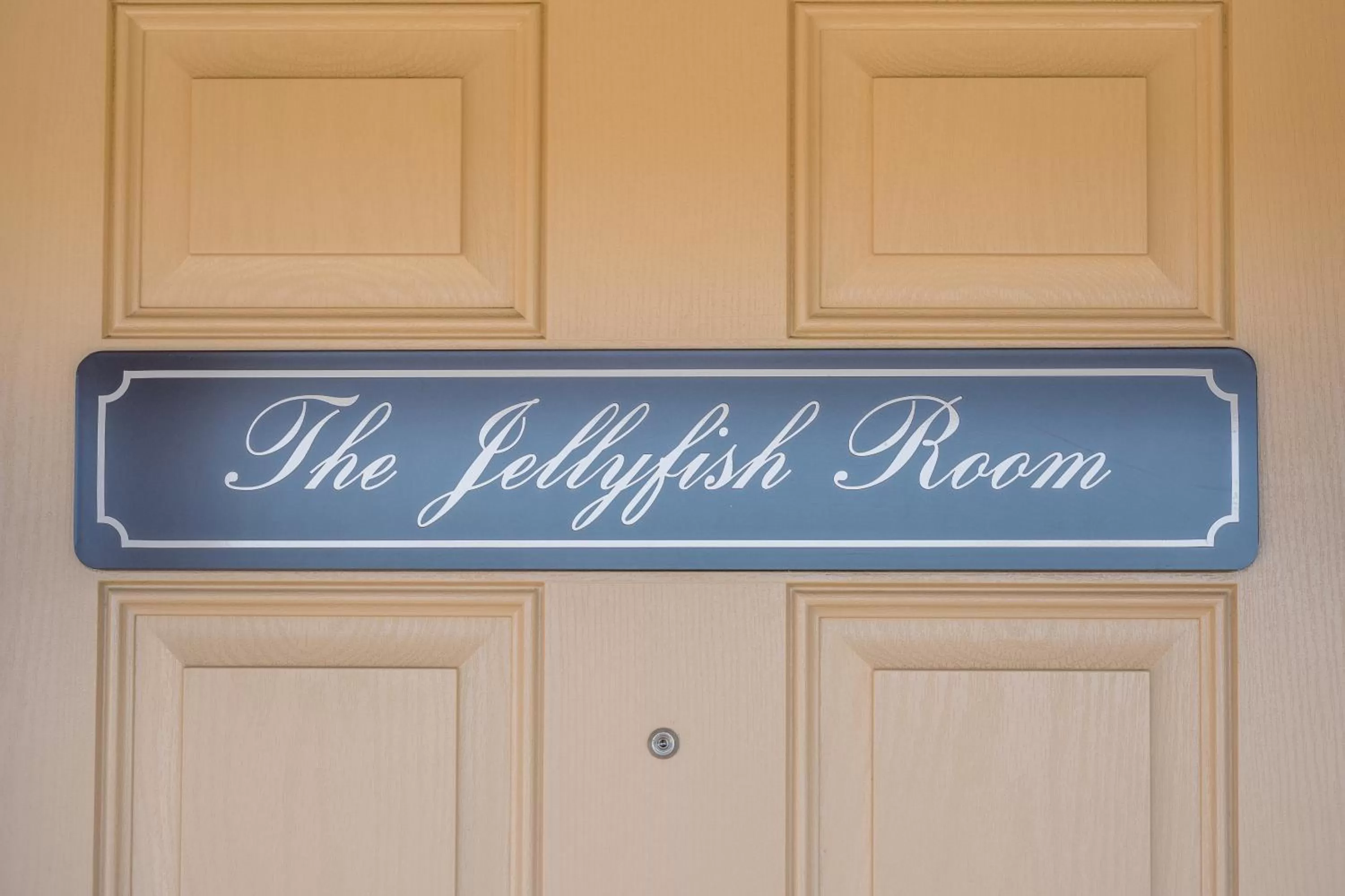 Logo/Certificate/Sign in Stage Coach Lodge