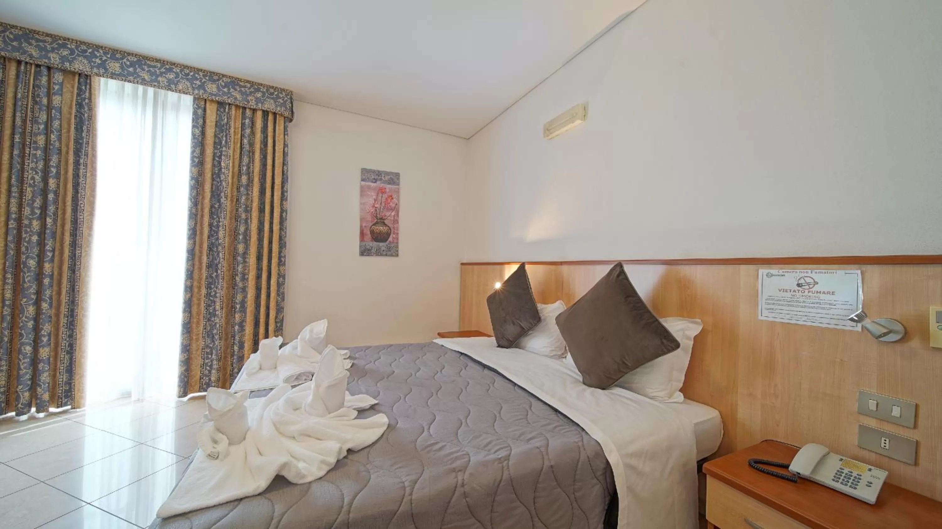 Shower, Bed in Hotel Nuovo Sole HNS