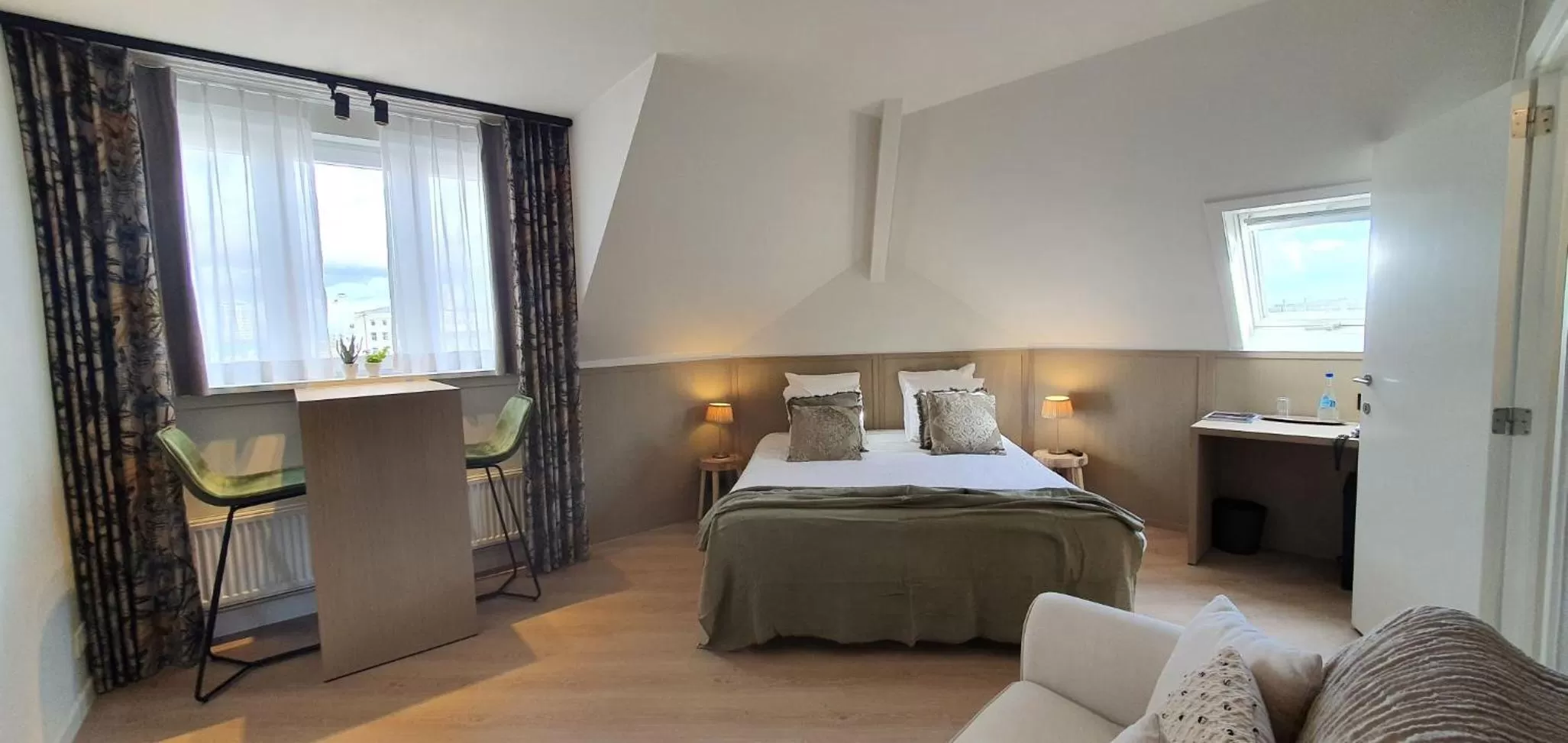 Photo of the whole room, Bed in Hotel du Bassin