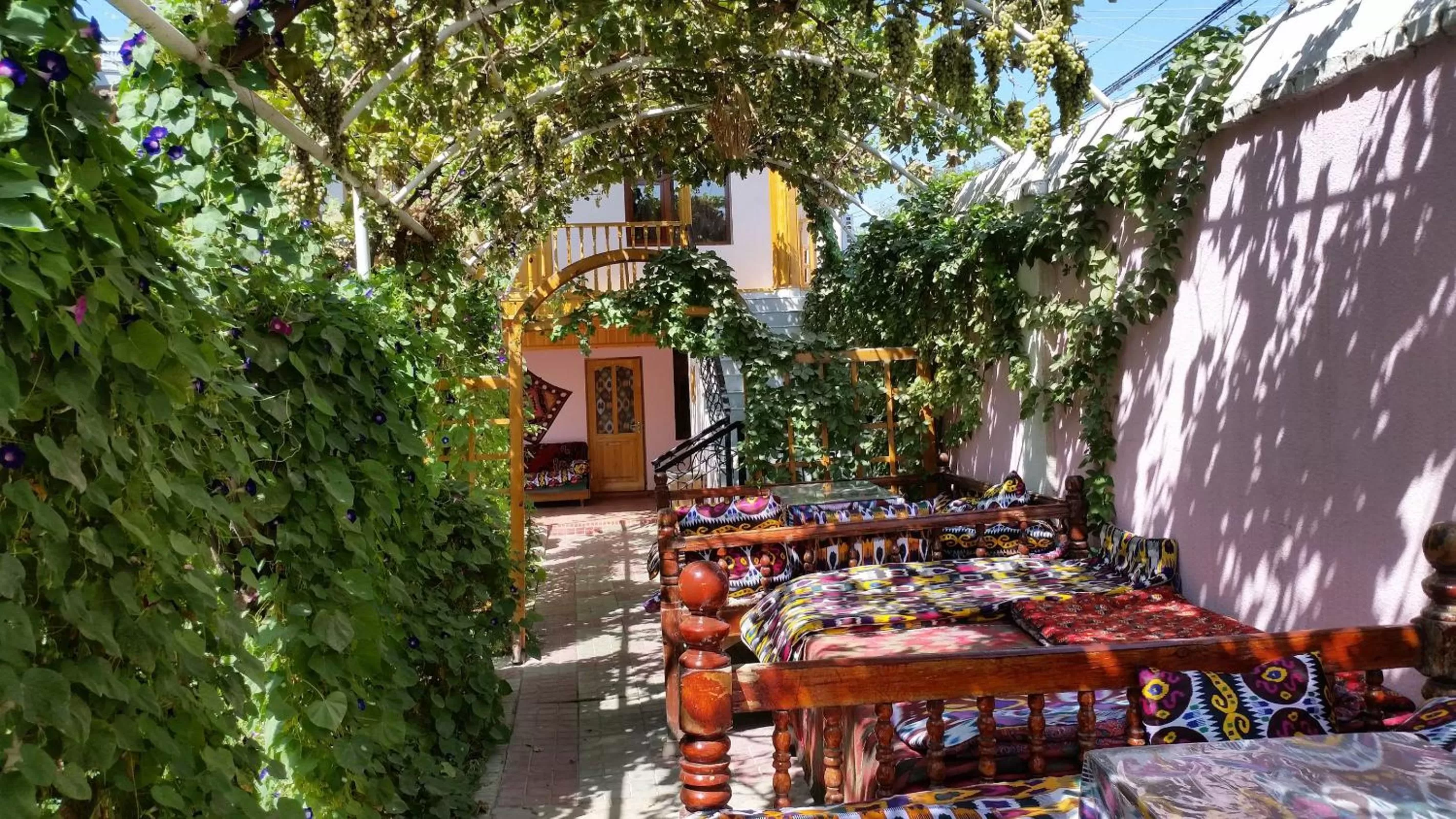Patio in Jahongir Guest House
