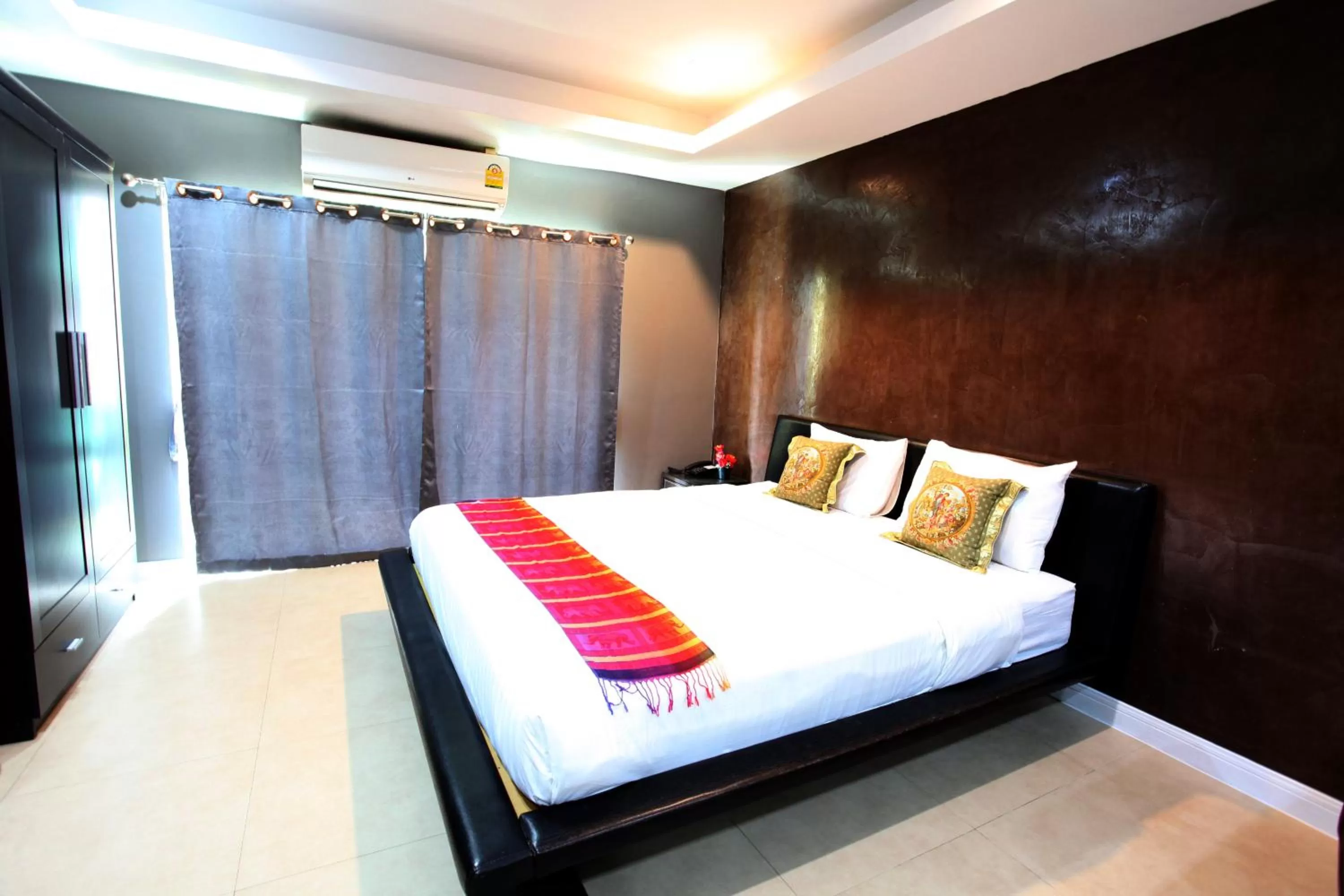 Bed in DEL MAR RESIDENCE