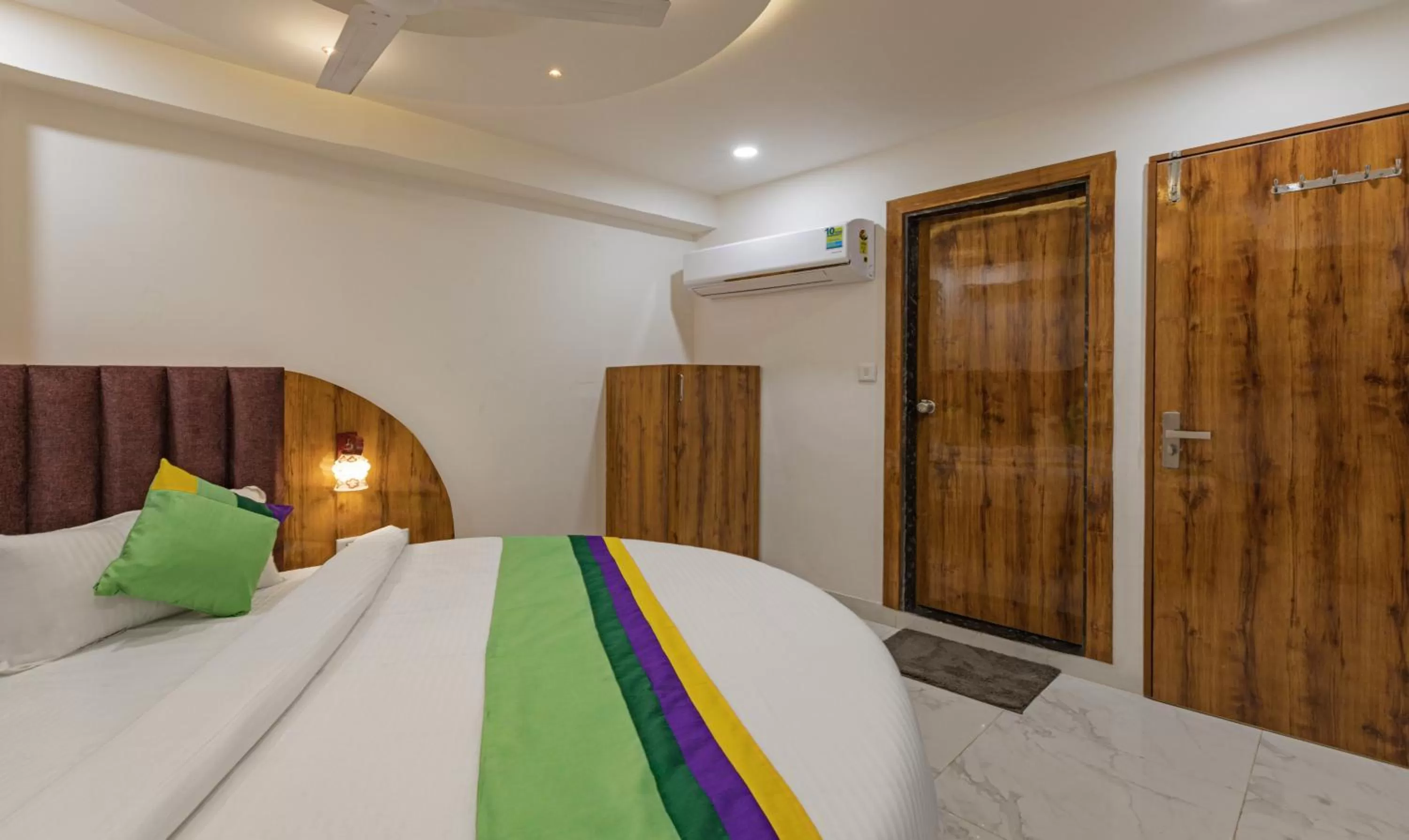 Bed in Treebo Trend Prince Plaza