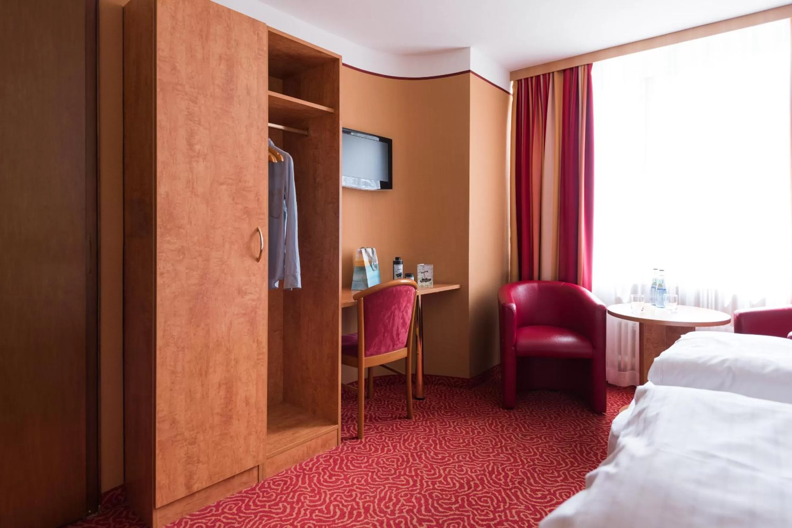 Photo of the whole room, TV/Entertainment Center in Bürgerbräu