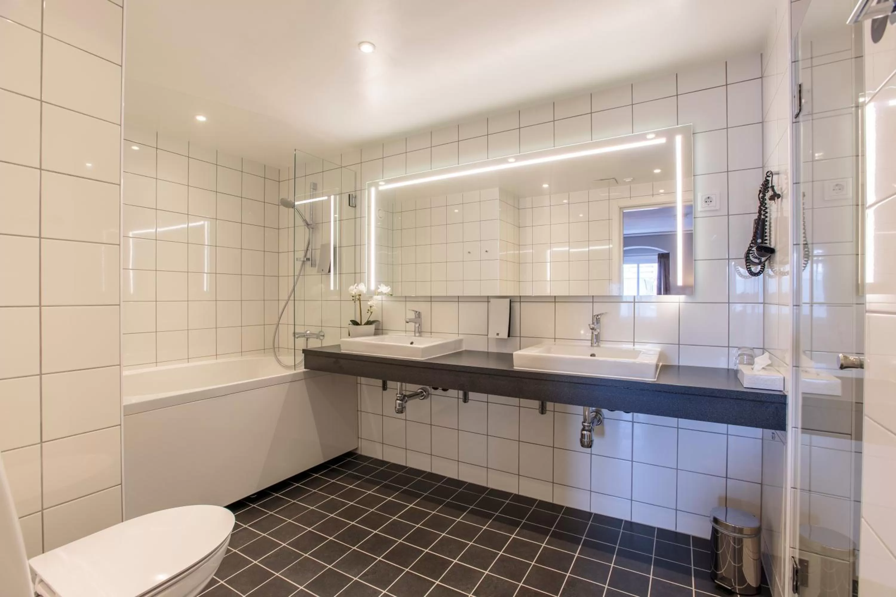 Toilet in Home Hotel Uman