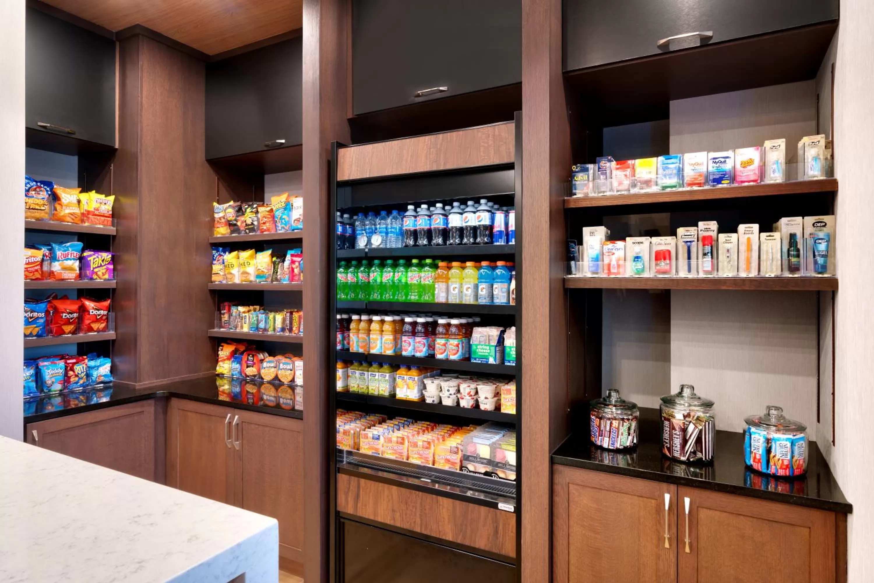 On-site shops in Hyatt Place Fayetteville/Springdale