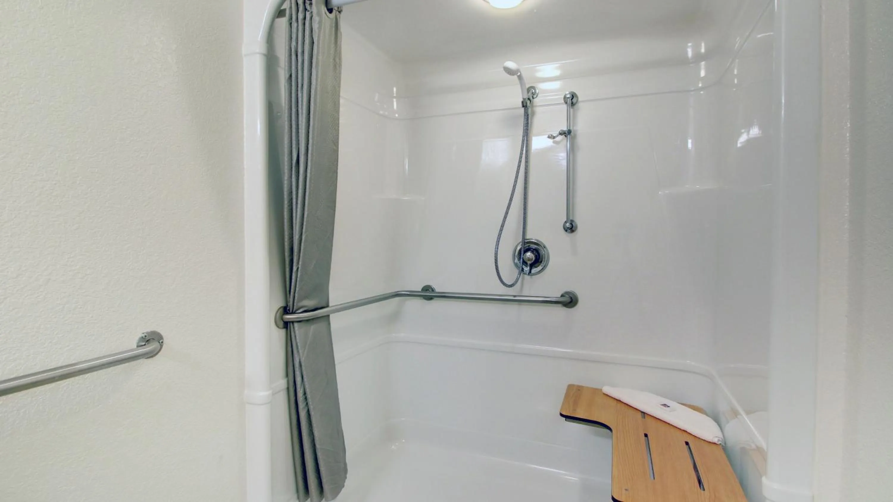 Shower in Motel 6-Altoona, IA - Des Moines East