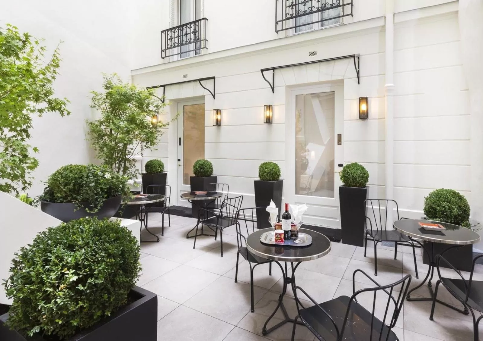 Patio in Balmoral Champs Elysées