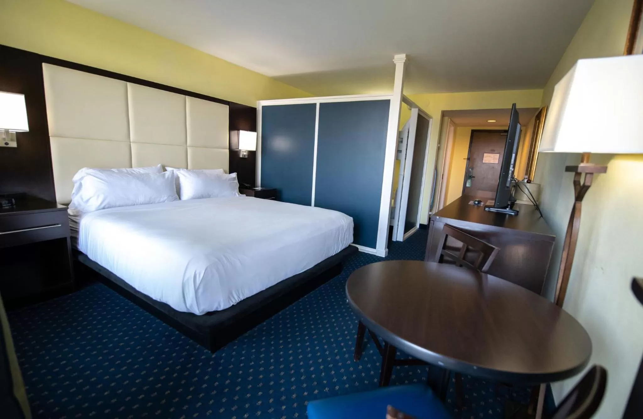 Photo of the whole room, Bed in Holiday Inn Bar Harbor Regency Hotel by IHG