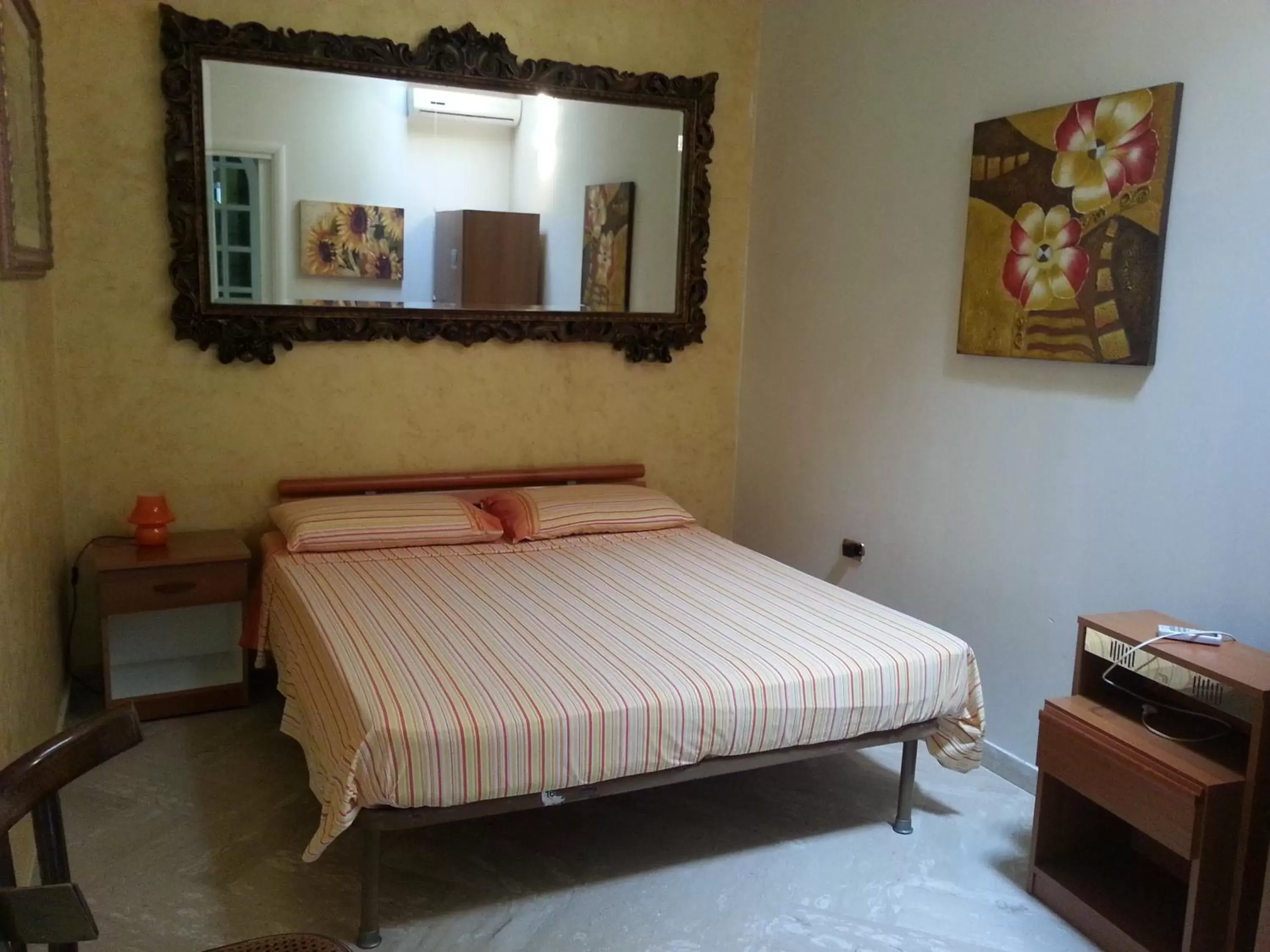 Twin Room with Shared Bathroom in B&B LU SULE Twin Room with Shared Bathroom in B&B LU SULE