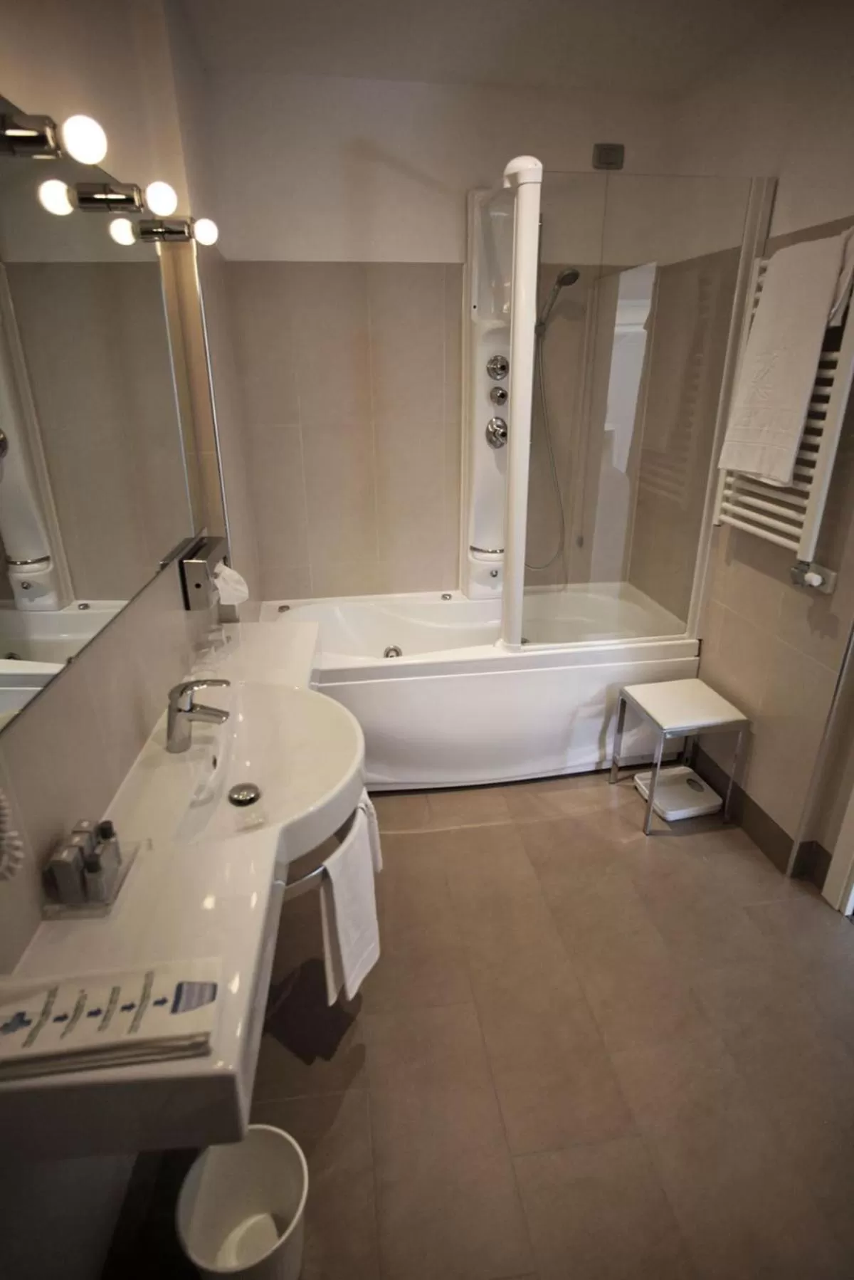 Shower in Albergo Accademia