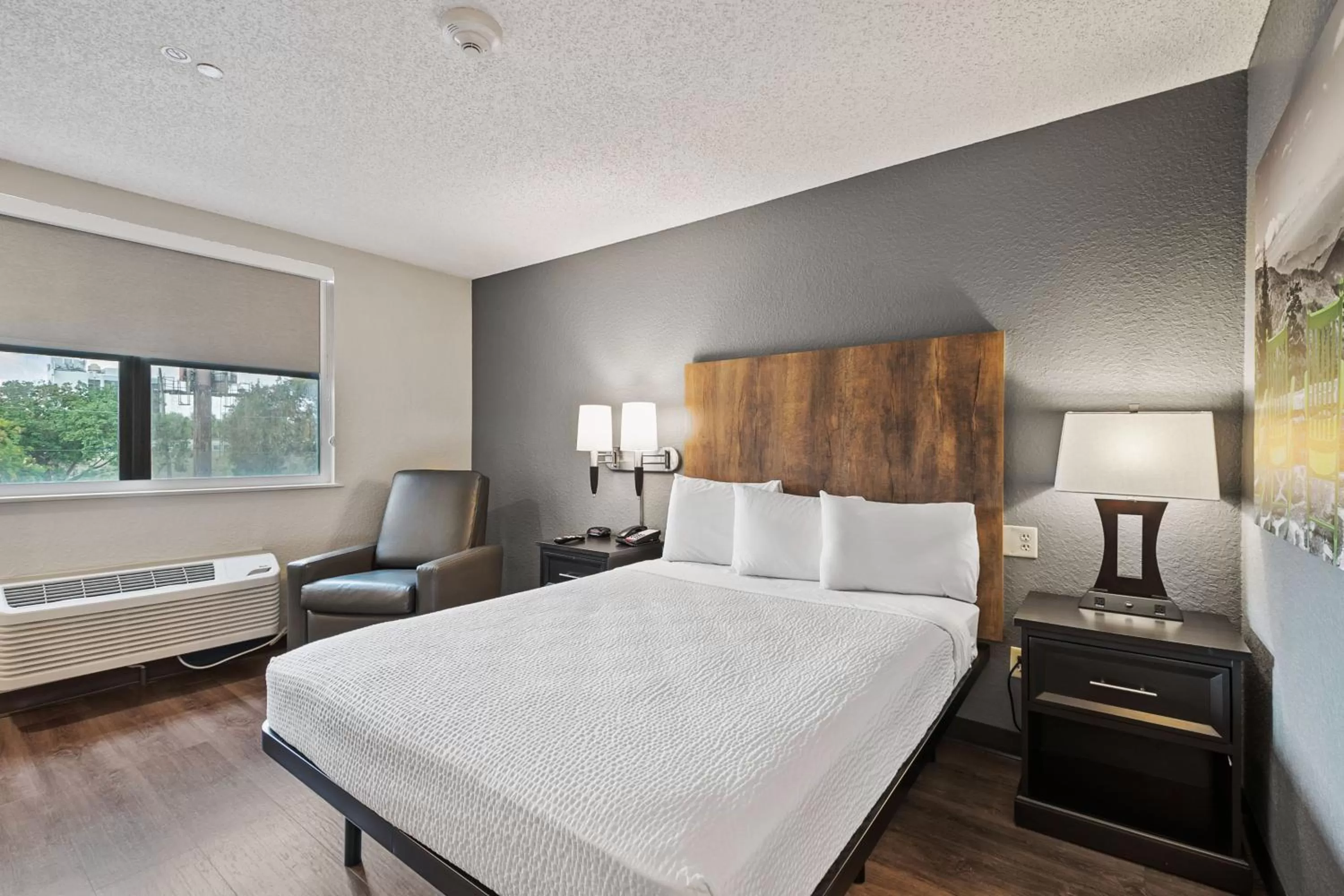 Bed in Extended Stay America Premier Suites - Miami - Downtown Brickell - Cruise Port