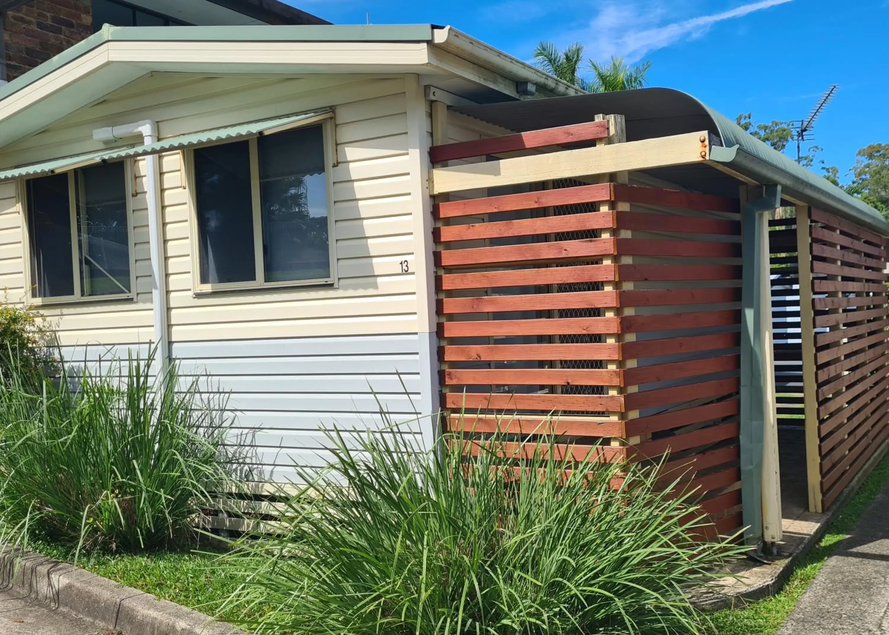 Deluxe Two Bedroom Cabin in Banana Coast Caravan Park Deluxe Two Bedroom Cabin in Banana Coast Caravan Park