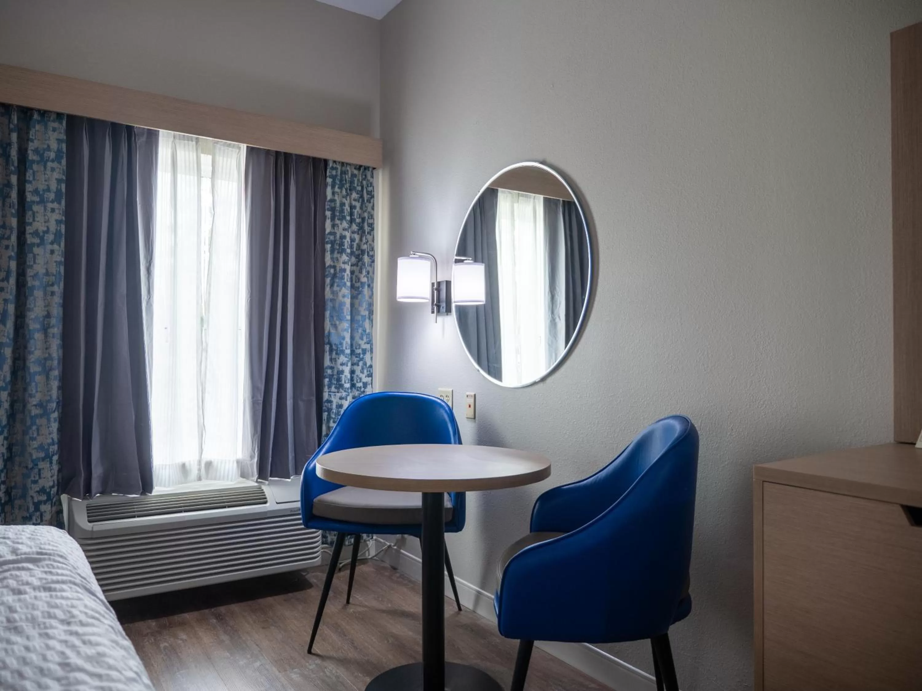 Seating area in Days Inn & Suites by Wyndham Savannah North I-95