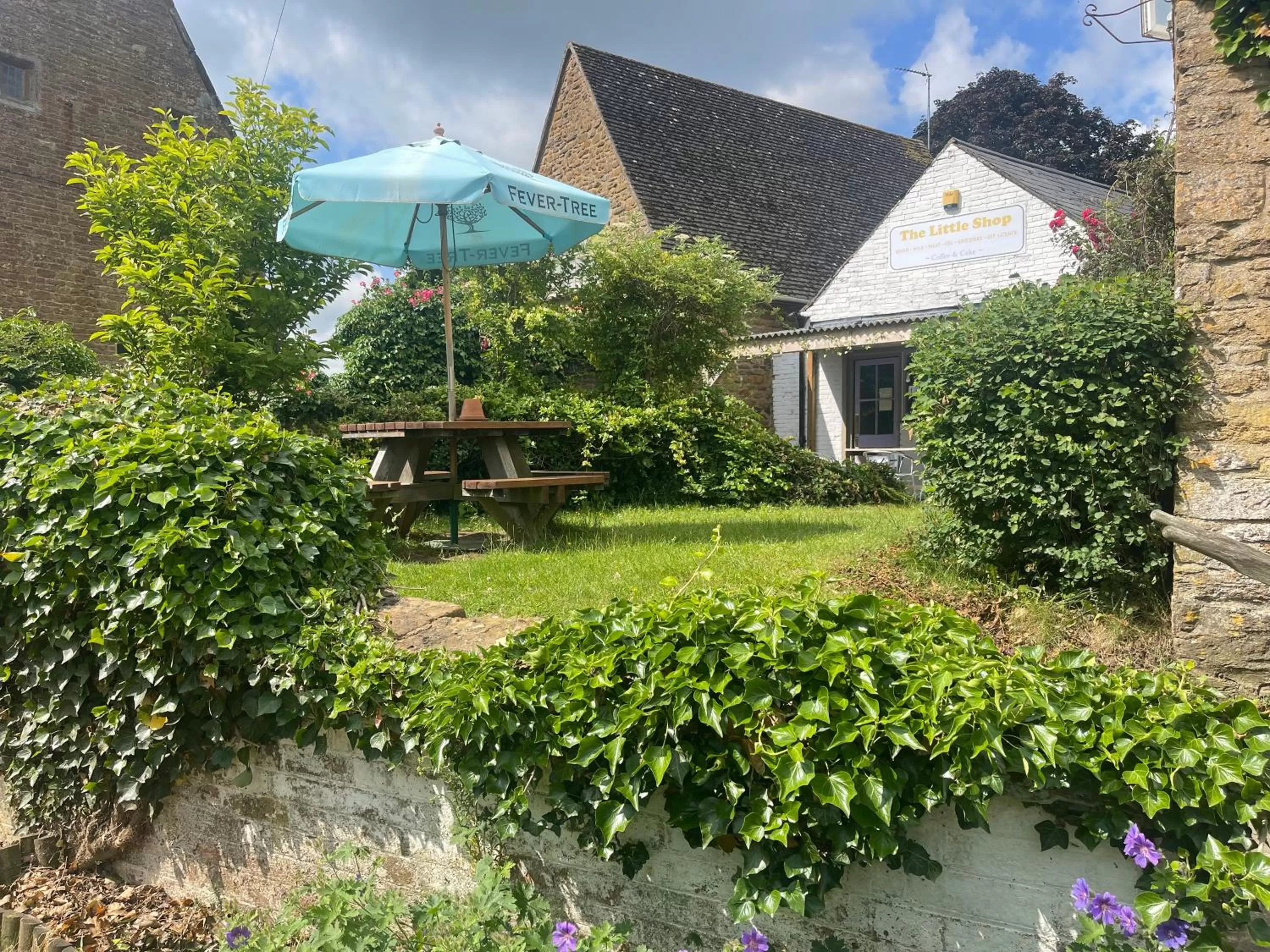 Garden, Property Building in The Maltsters Country Inn