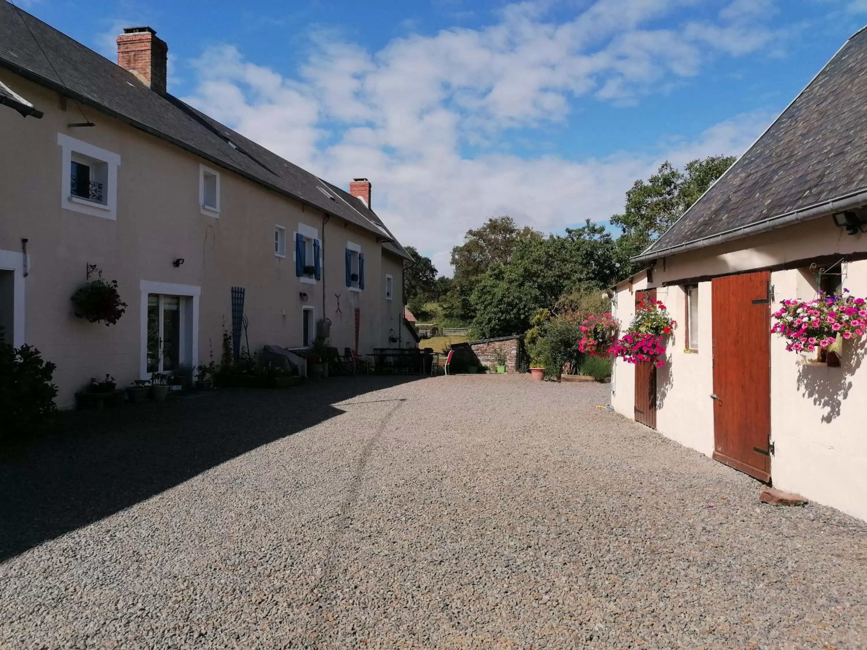 Property building in La Parisiere