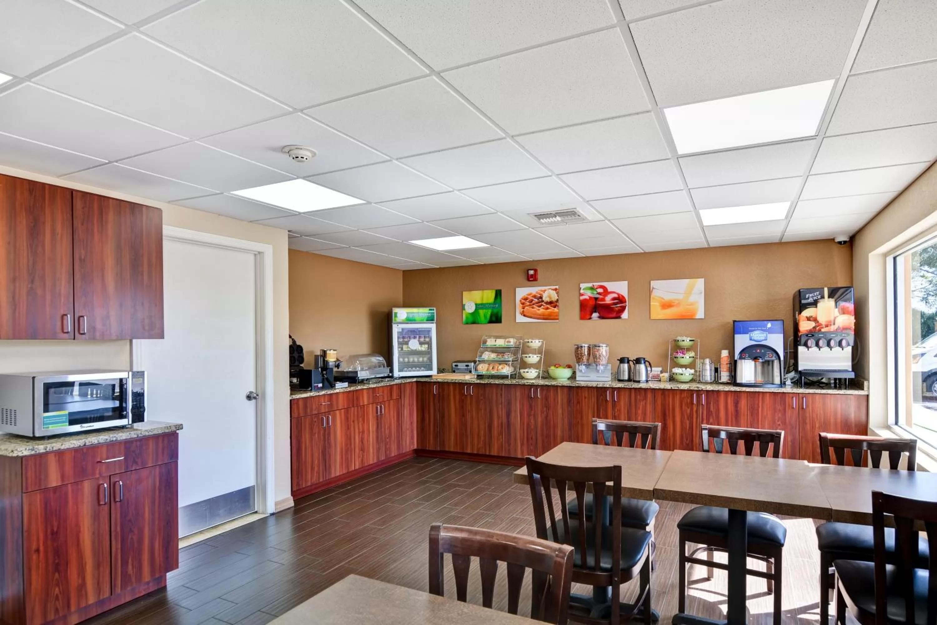 Coffee/tea facilities in Quality Inn & Suites Heritage Park