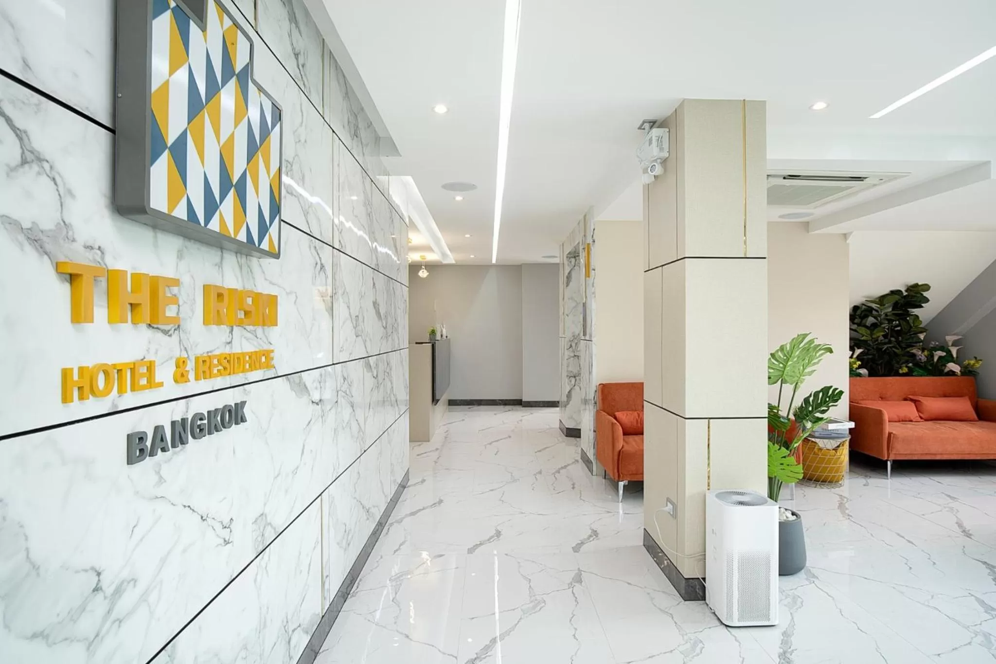 Lobby or reception in The Riski Hotel at Bangphlat Station SHA