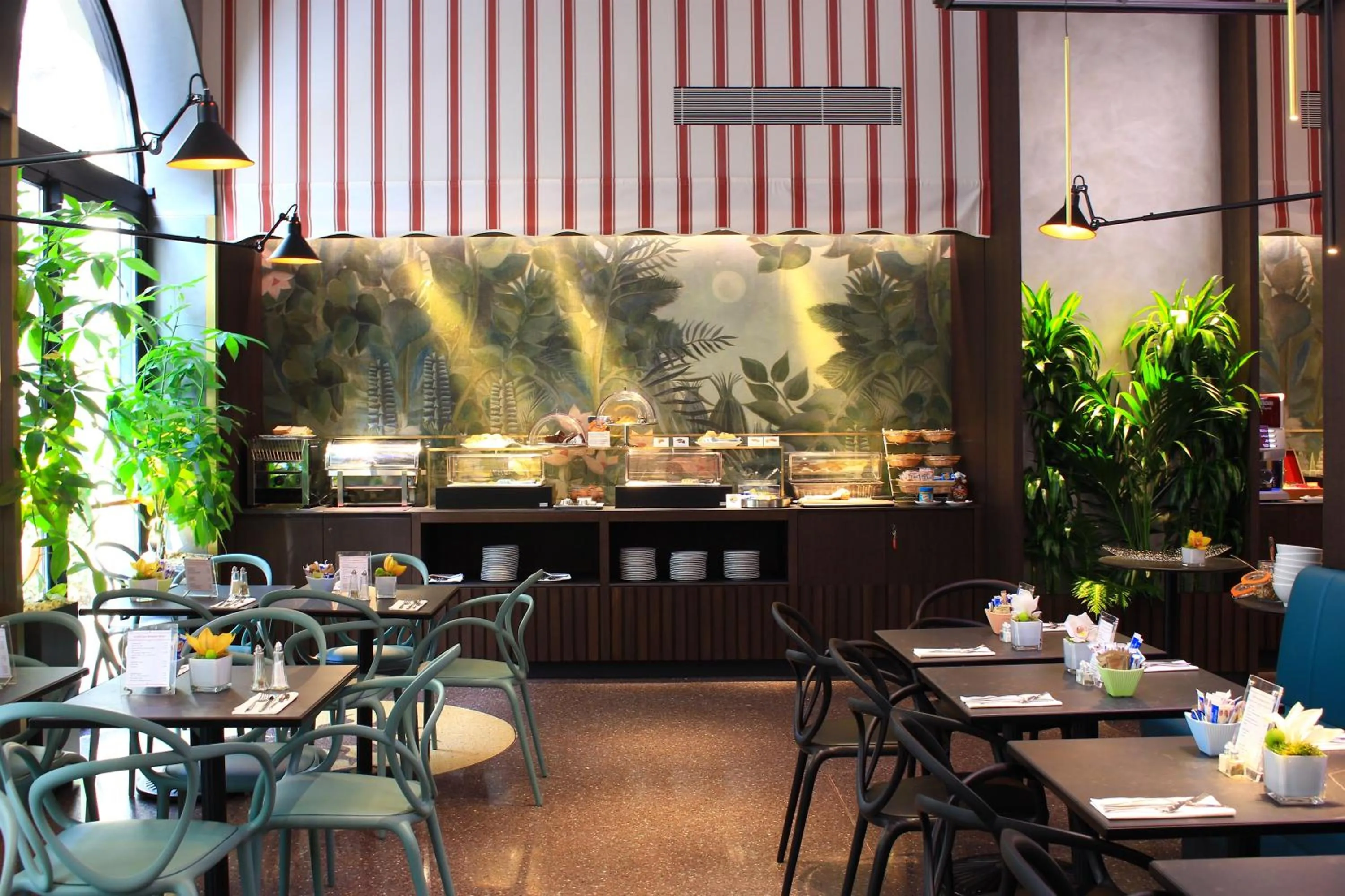 Buffet breakfast in Hotel Sanpi Milano