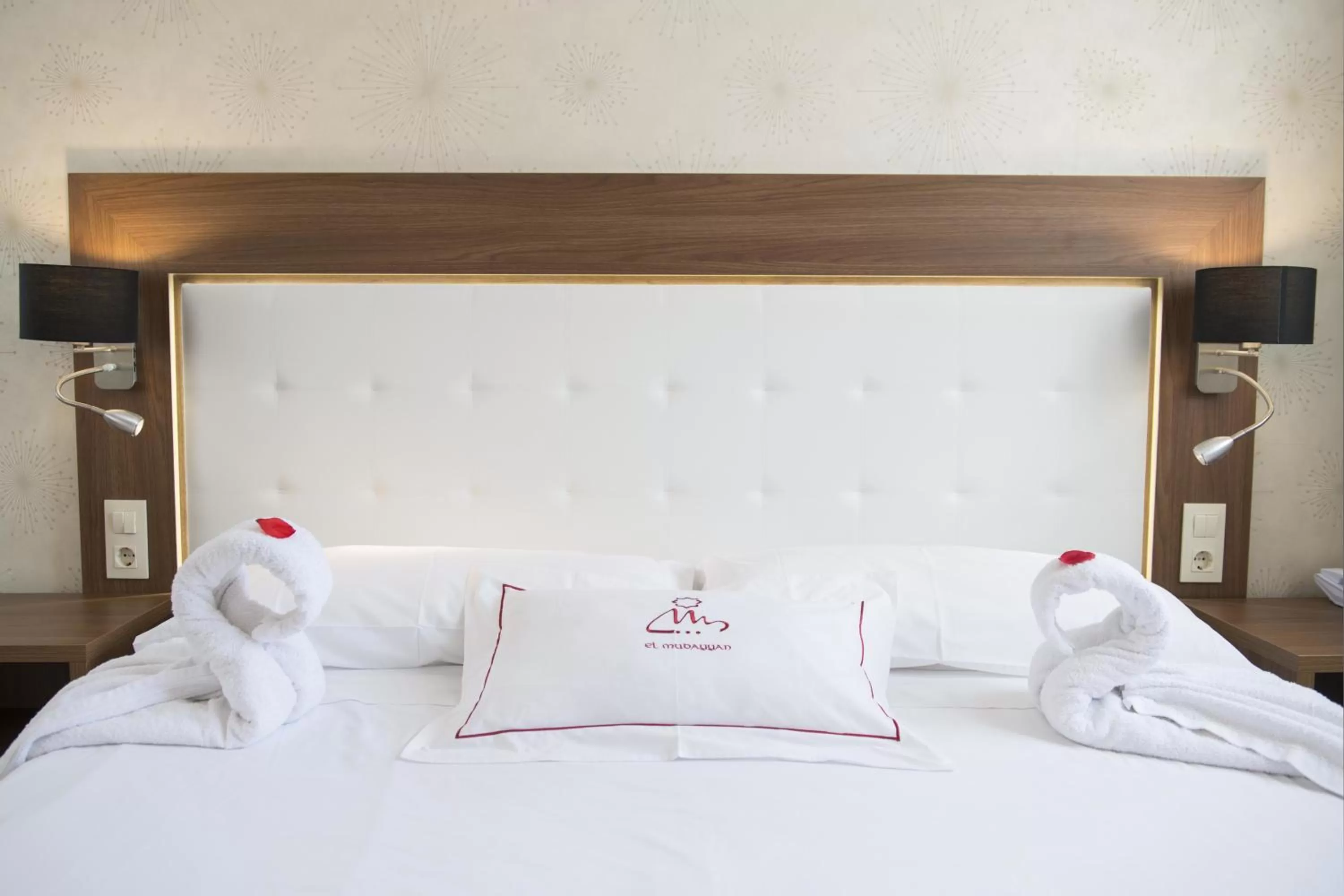 Bedroom, Bed in El Mudayyan