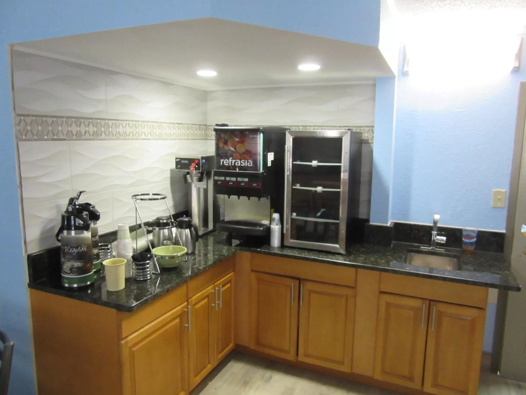 Coffee/tea facilities in Quality Inn & Suites near Six Flags East