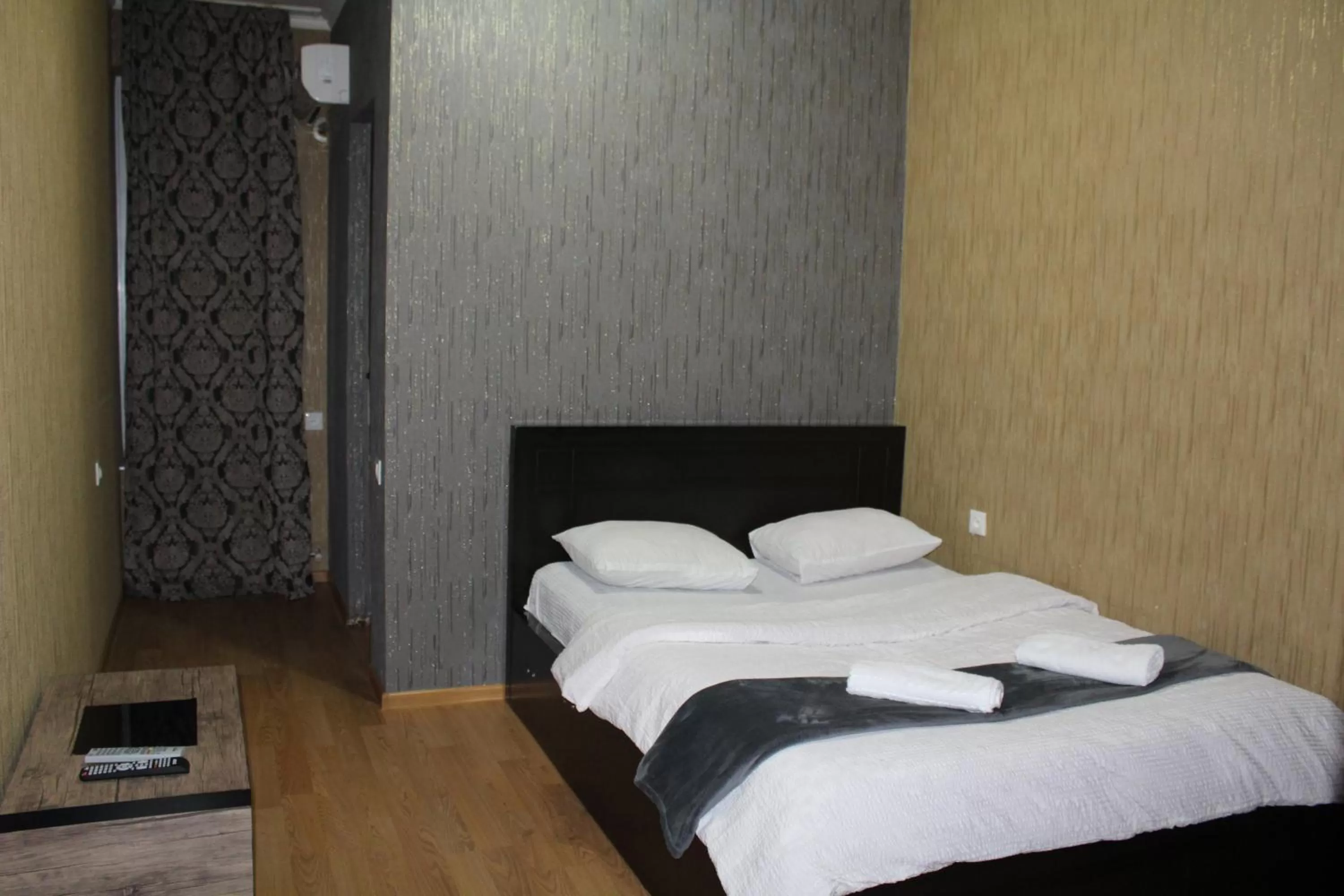 Photo of the whole room, Bed in Hotel Elegant