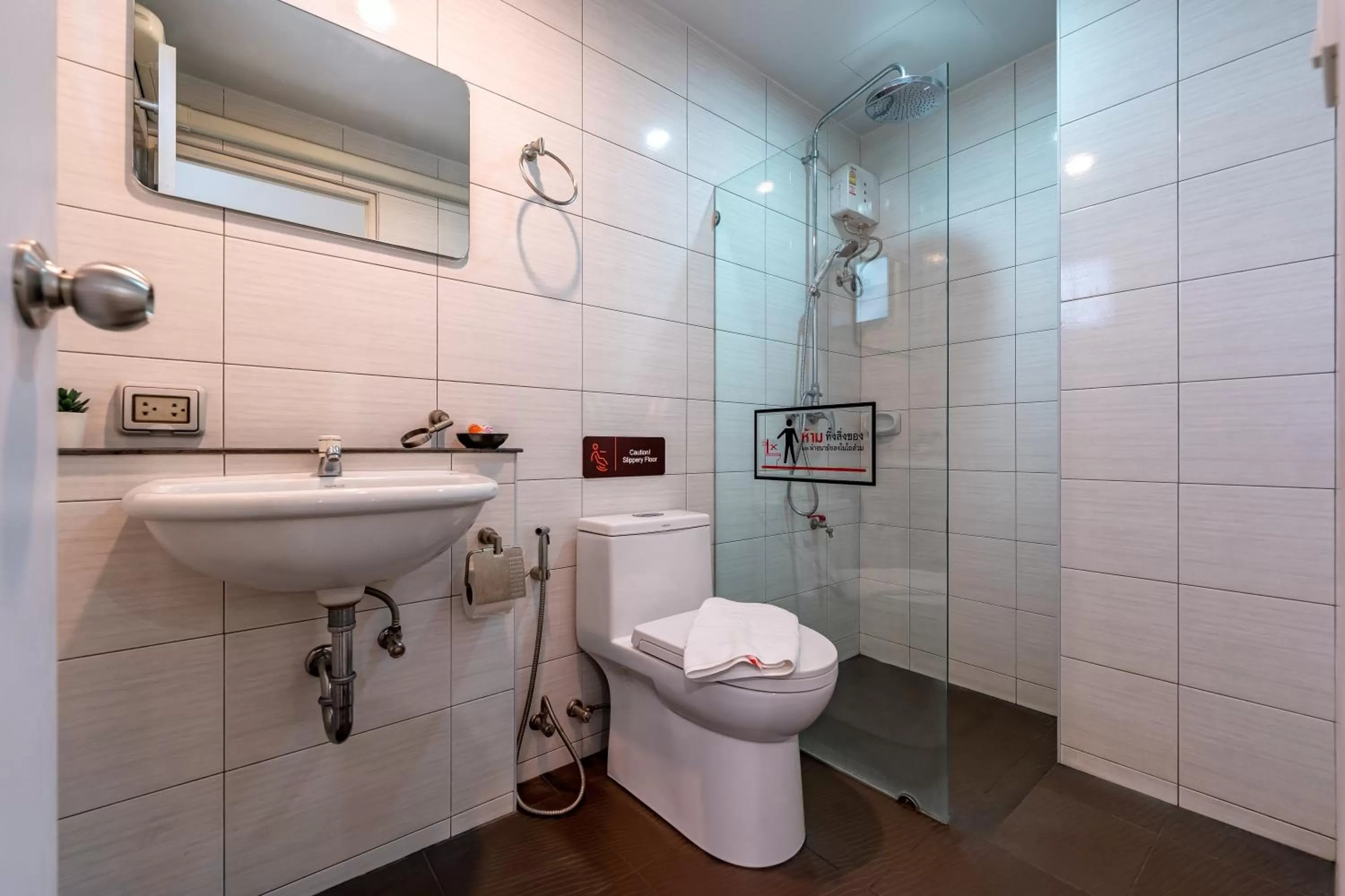 7 Days Premium Hotel at Icon Siam Station - No Parking