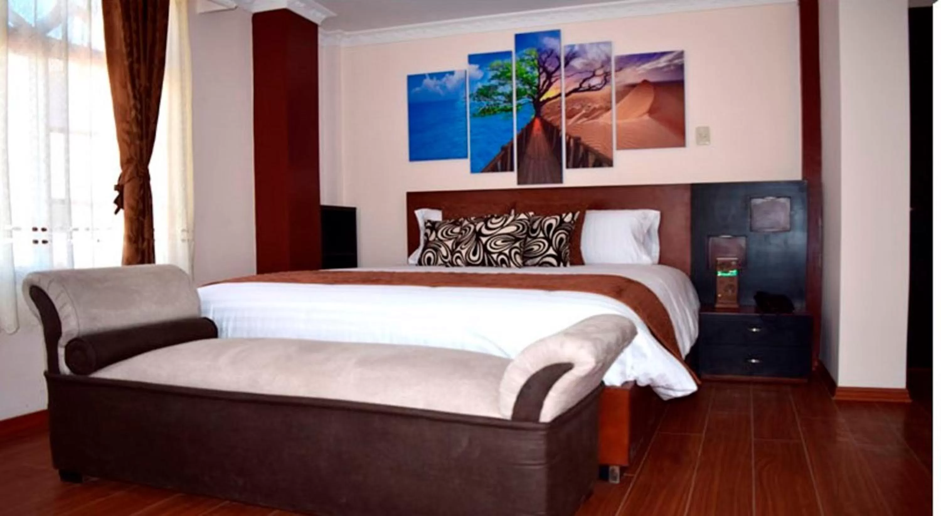 Bedroom, Bed in La Kapital Hotel