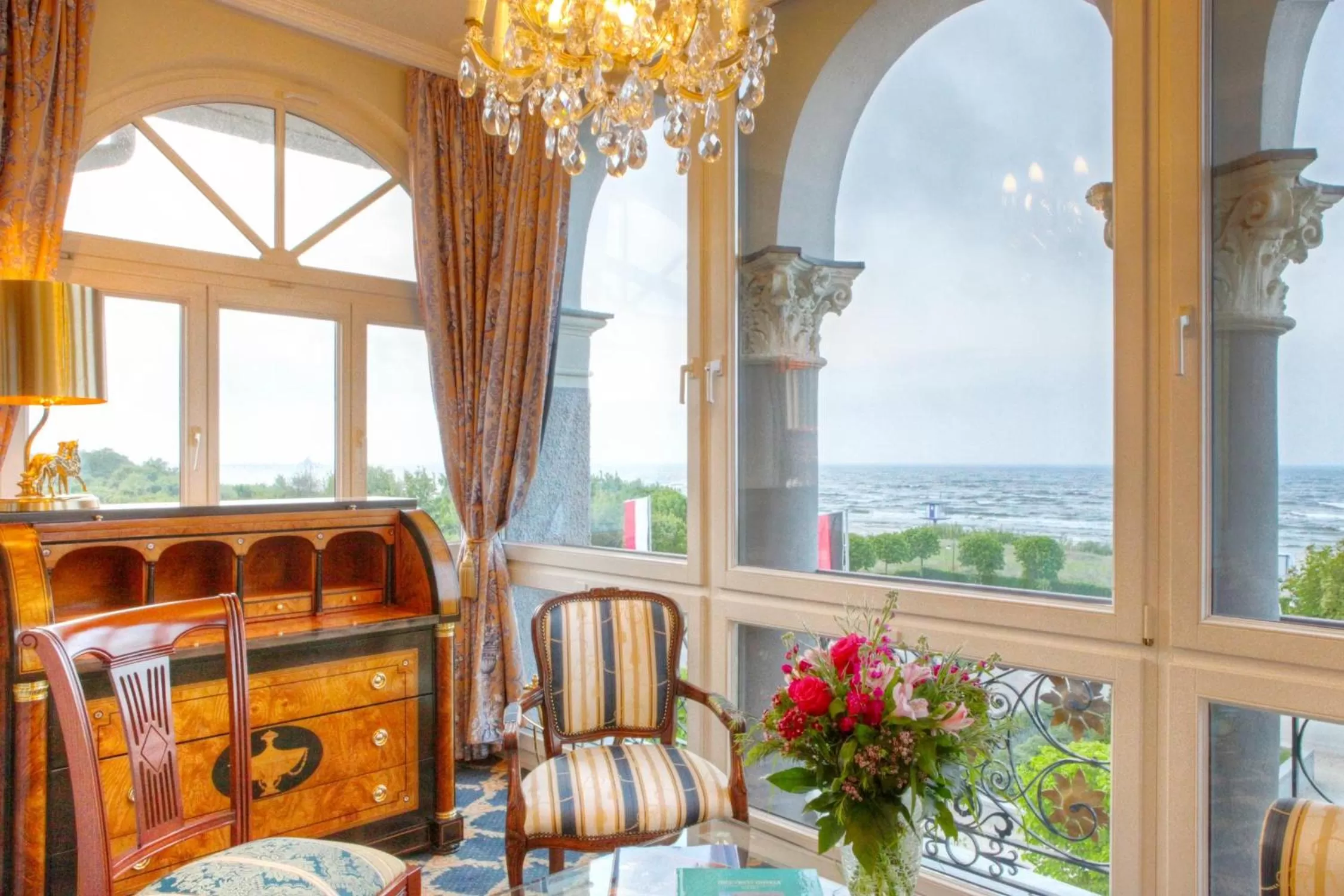 Photo of the whole room in SEETELHOTEL Ahlbecker Hof das elegante Traditionshotel & ruhiger Rückzugsort an der Ostsee