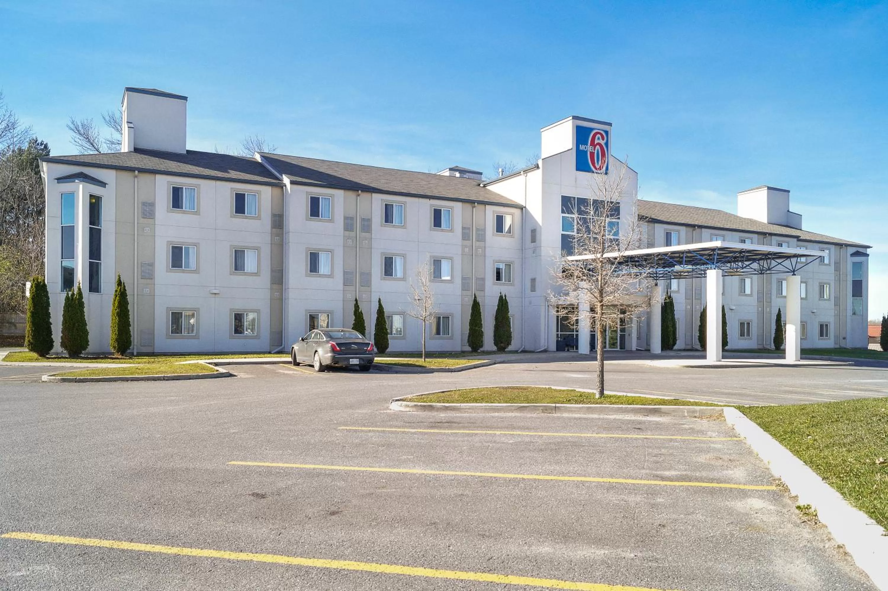 Facade/entrance in Motel 6-Peterborough, ON