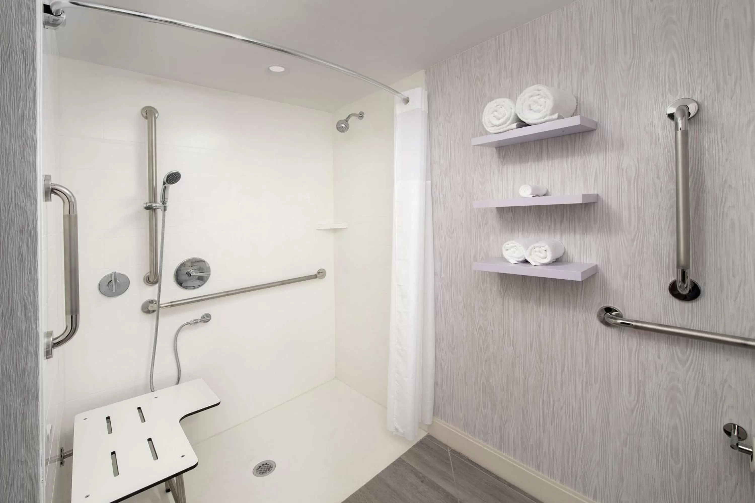 Bathroom in Hampton Inn Marathon - Florida Keys