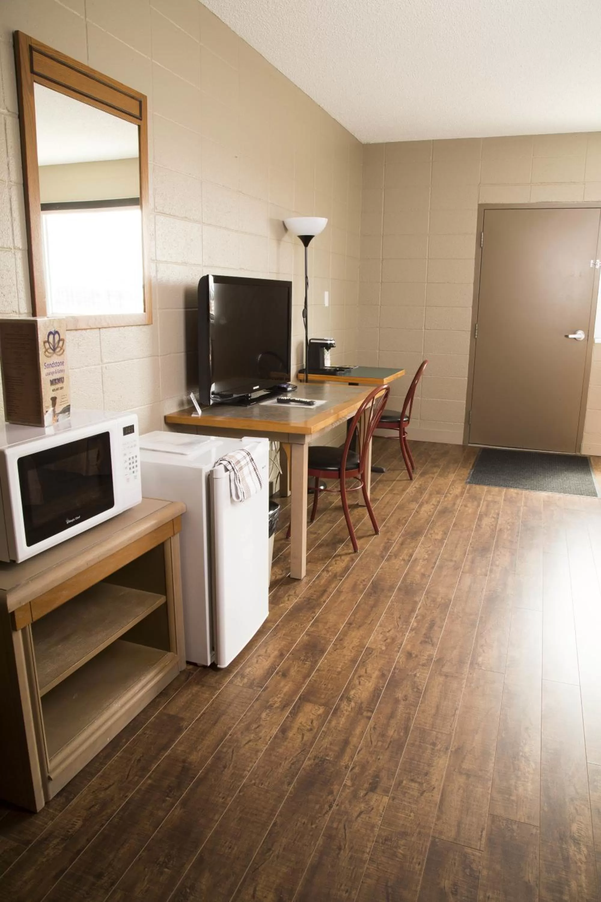 TV/Entertainment Center in Sandstone Motel