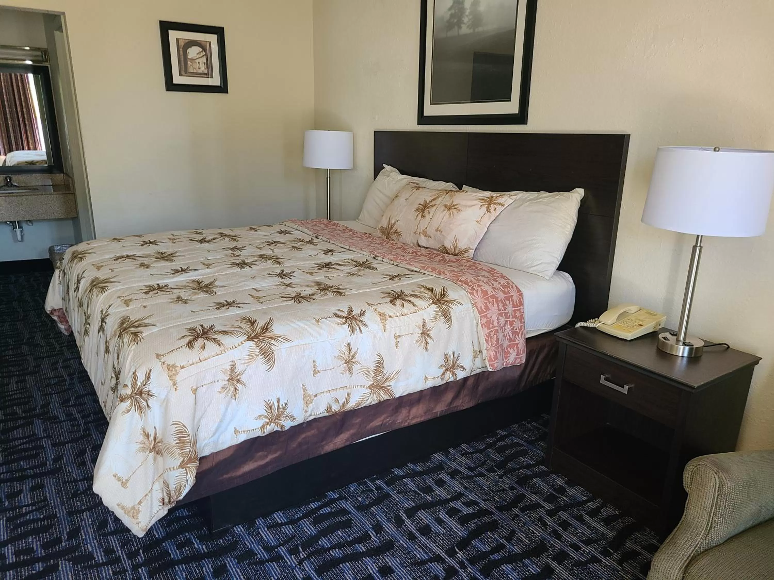 Bed in Scottish Inns Manchester