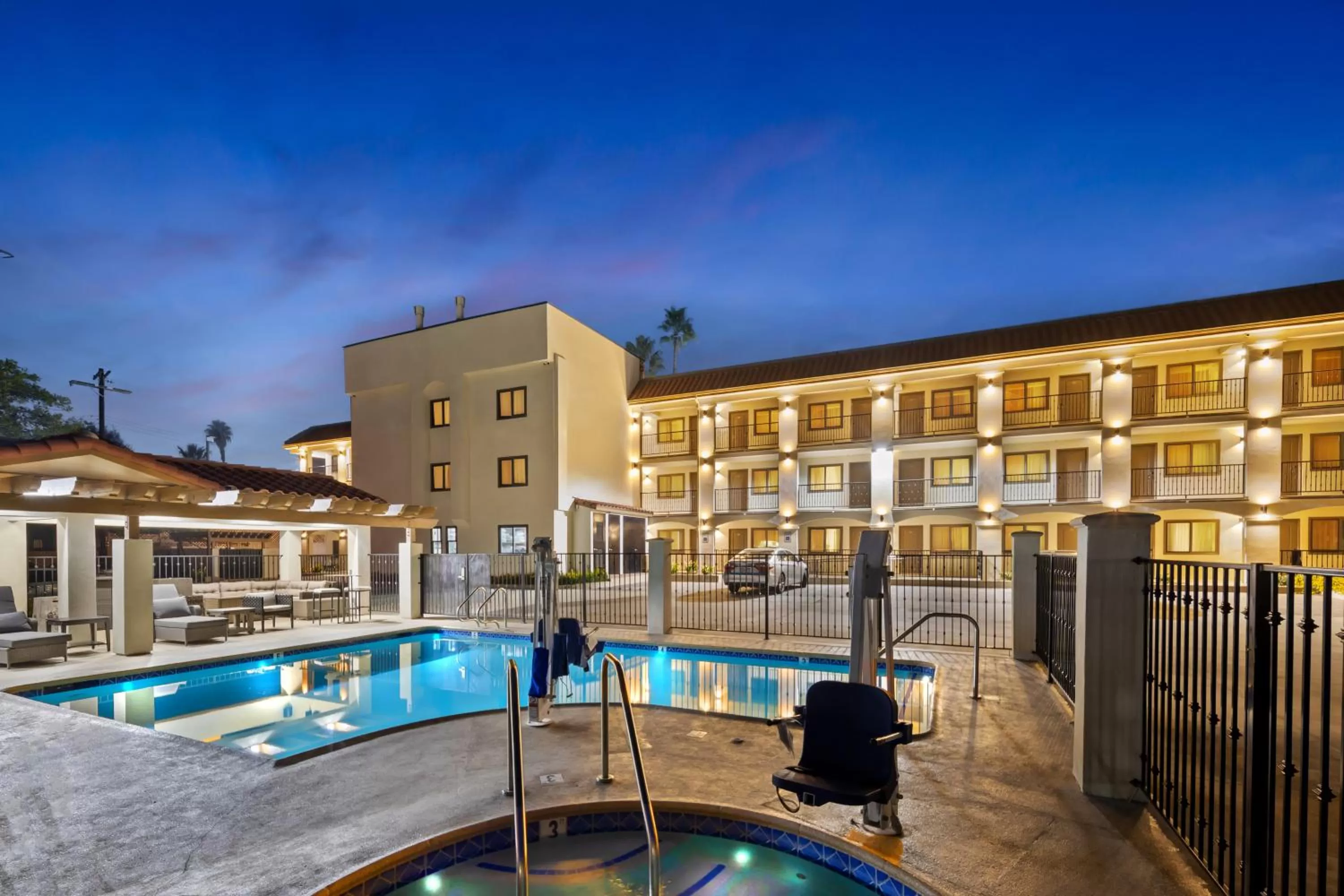 Hot Tub in Hotel Huntington