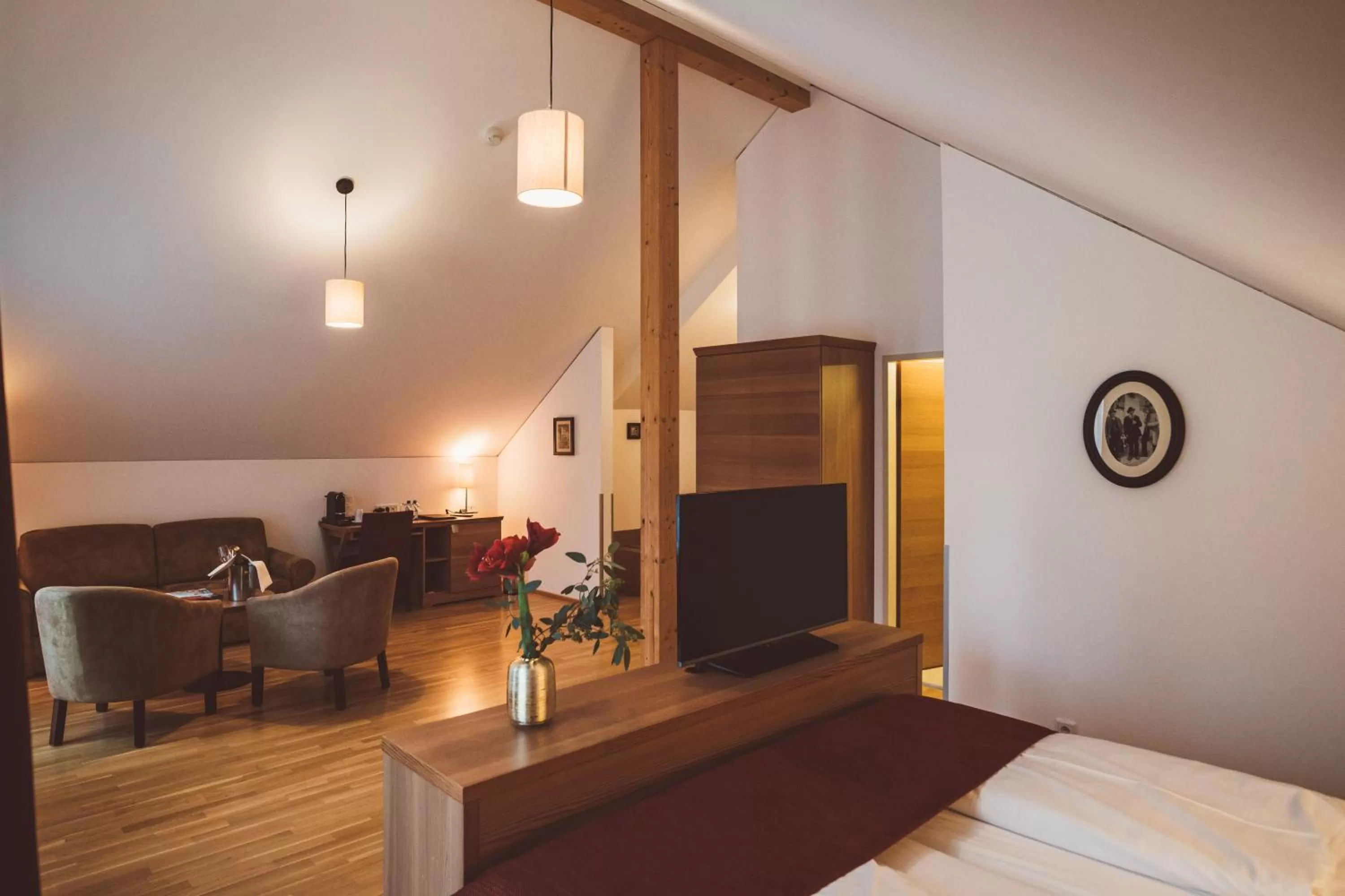 Seating area, Bed in Heritage Hotel Hallstatt