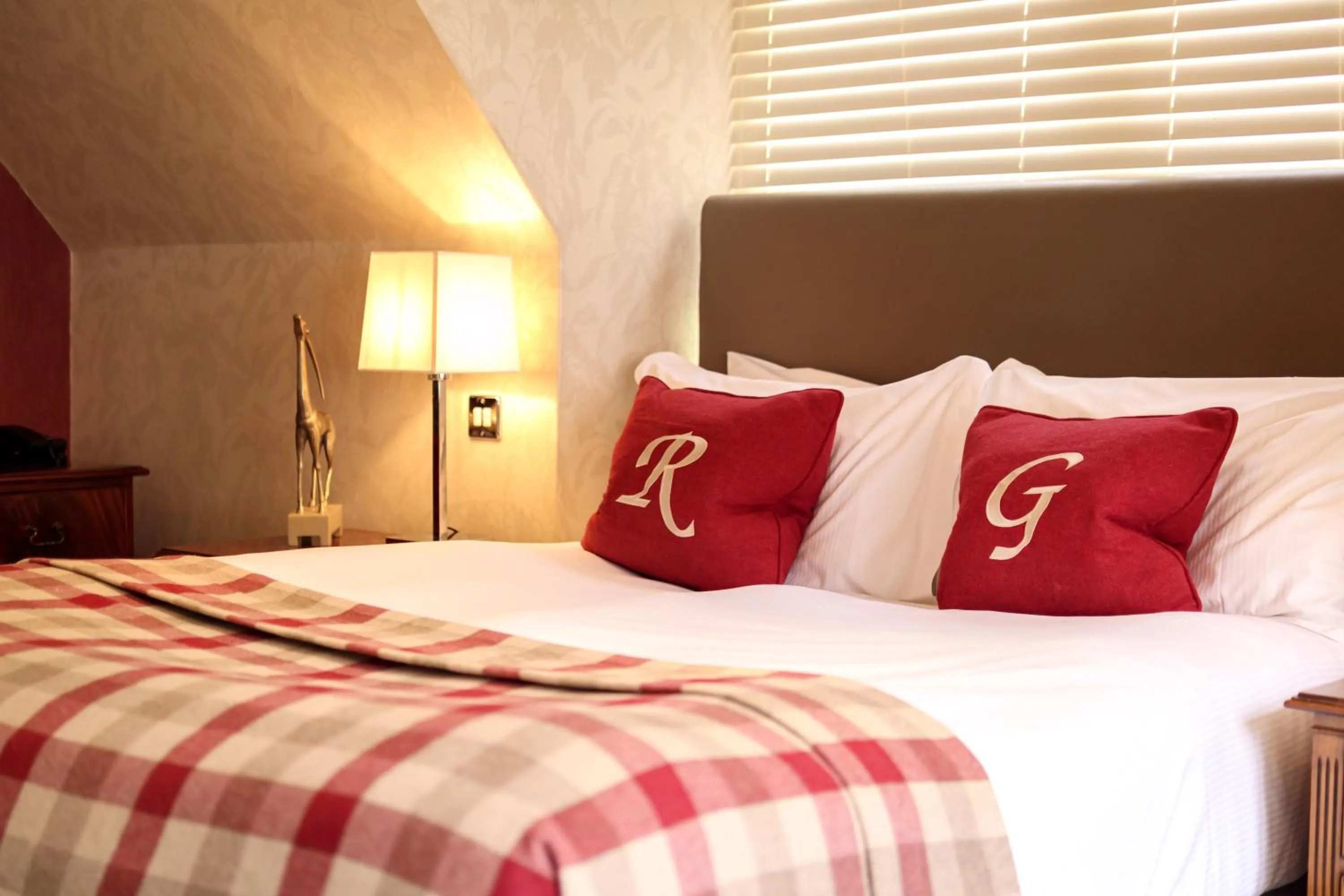 Bed in Rowhill Grange Hotel & Utopia Spa