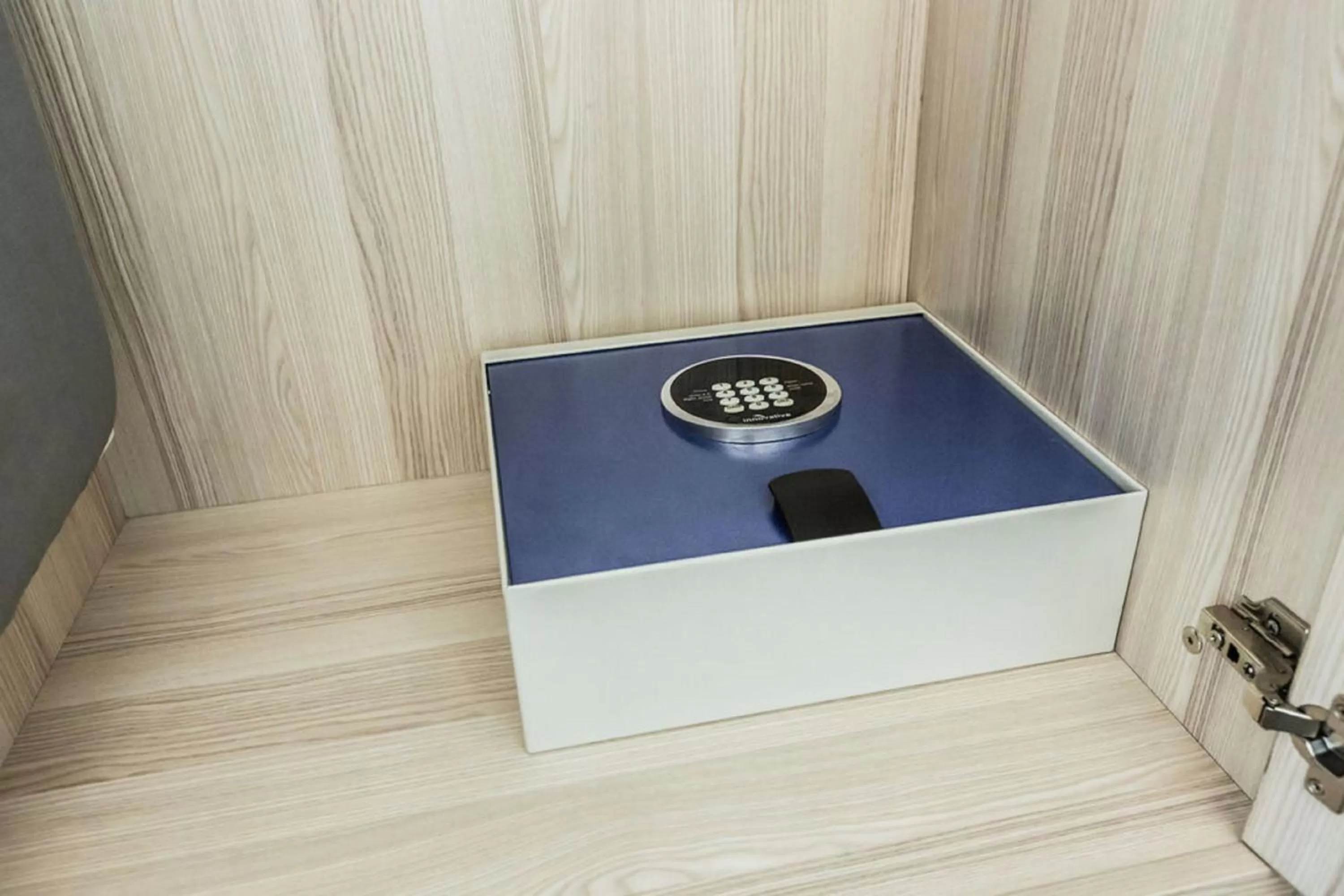 Photo of the whole room in Holiday Inn Express & Suites Edmonton N - St Albert by IHG