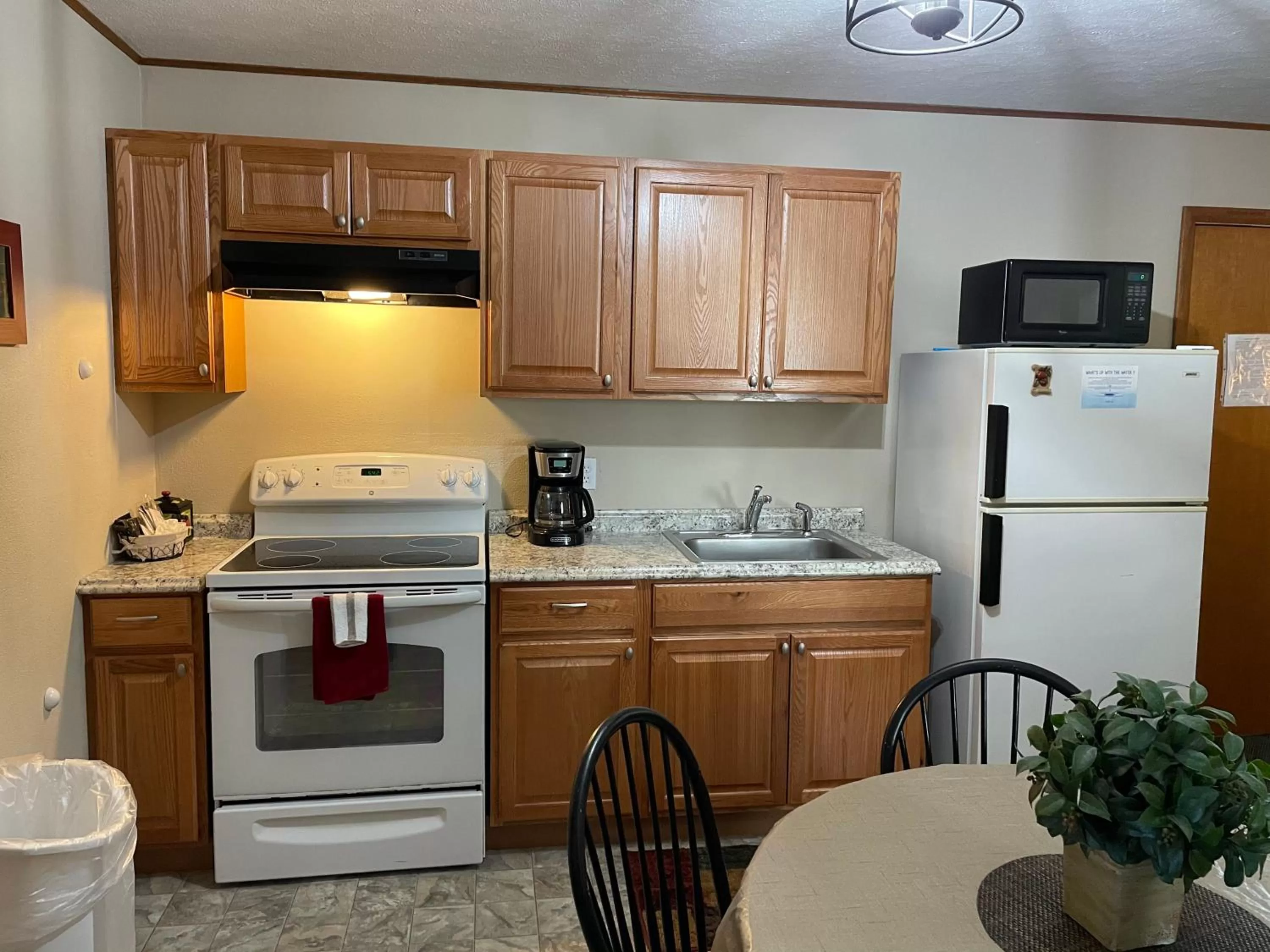 Kitchen or kitchenette in Hunter's Friend Resort near Table Rock Lake