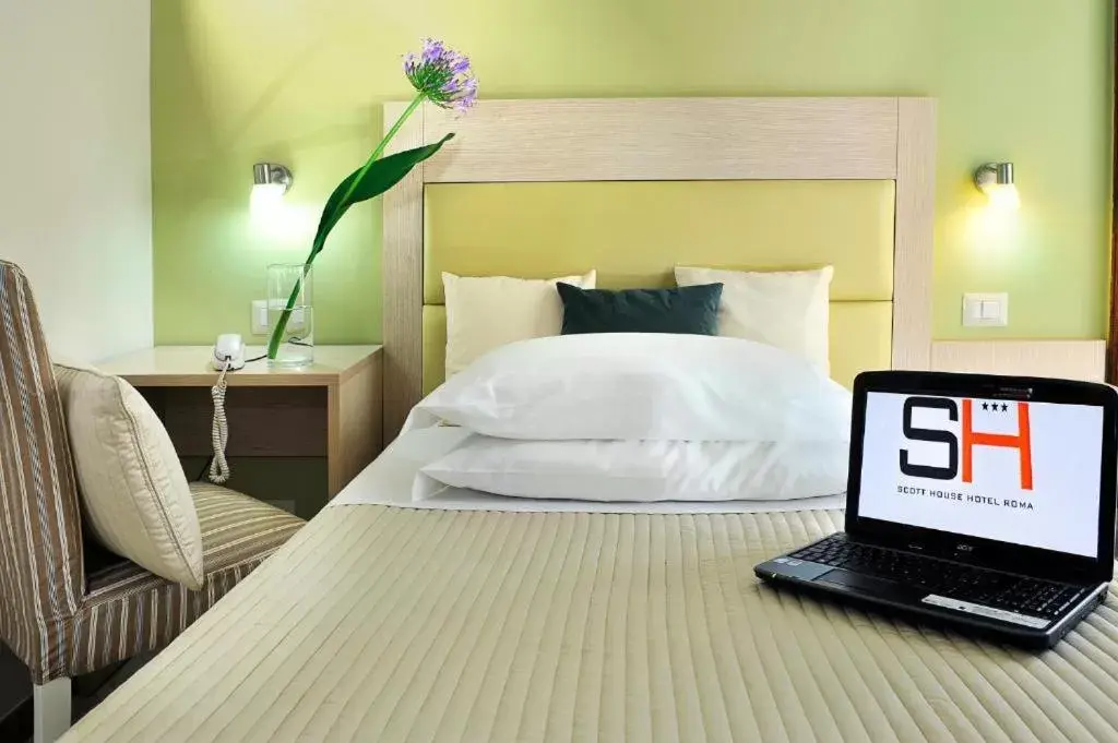 Double Room with French Bed in Hotel Scott House Double Room with French Bed in Hotel Scott House